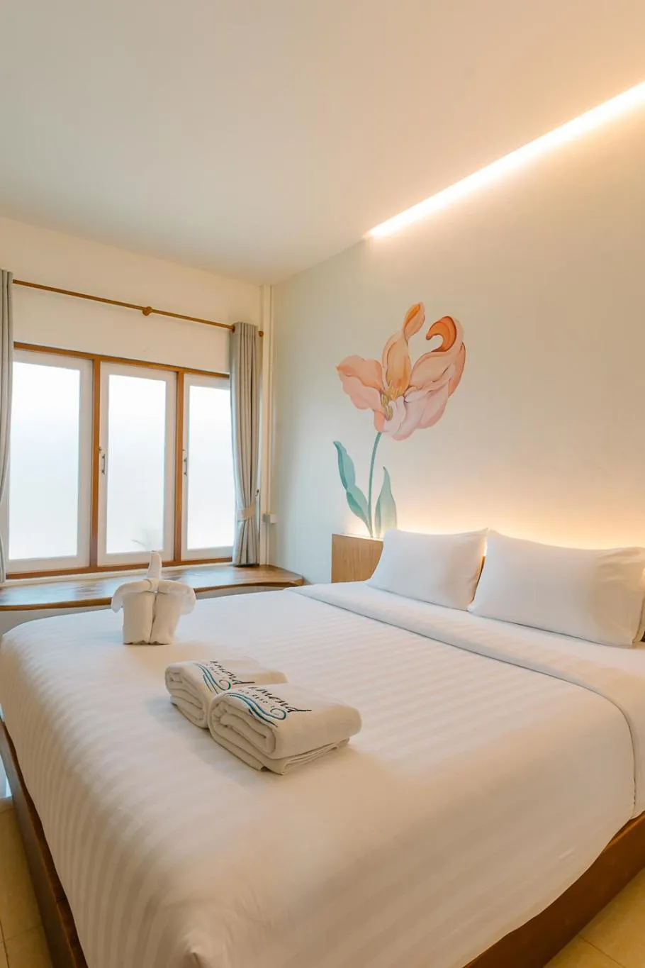 Photo of the whole room, Bed in Diamond Beach Resort