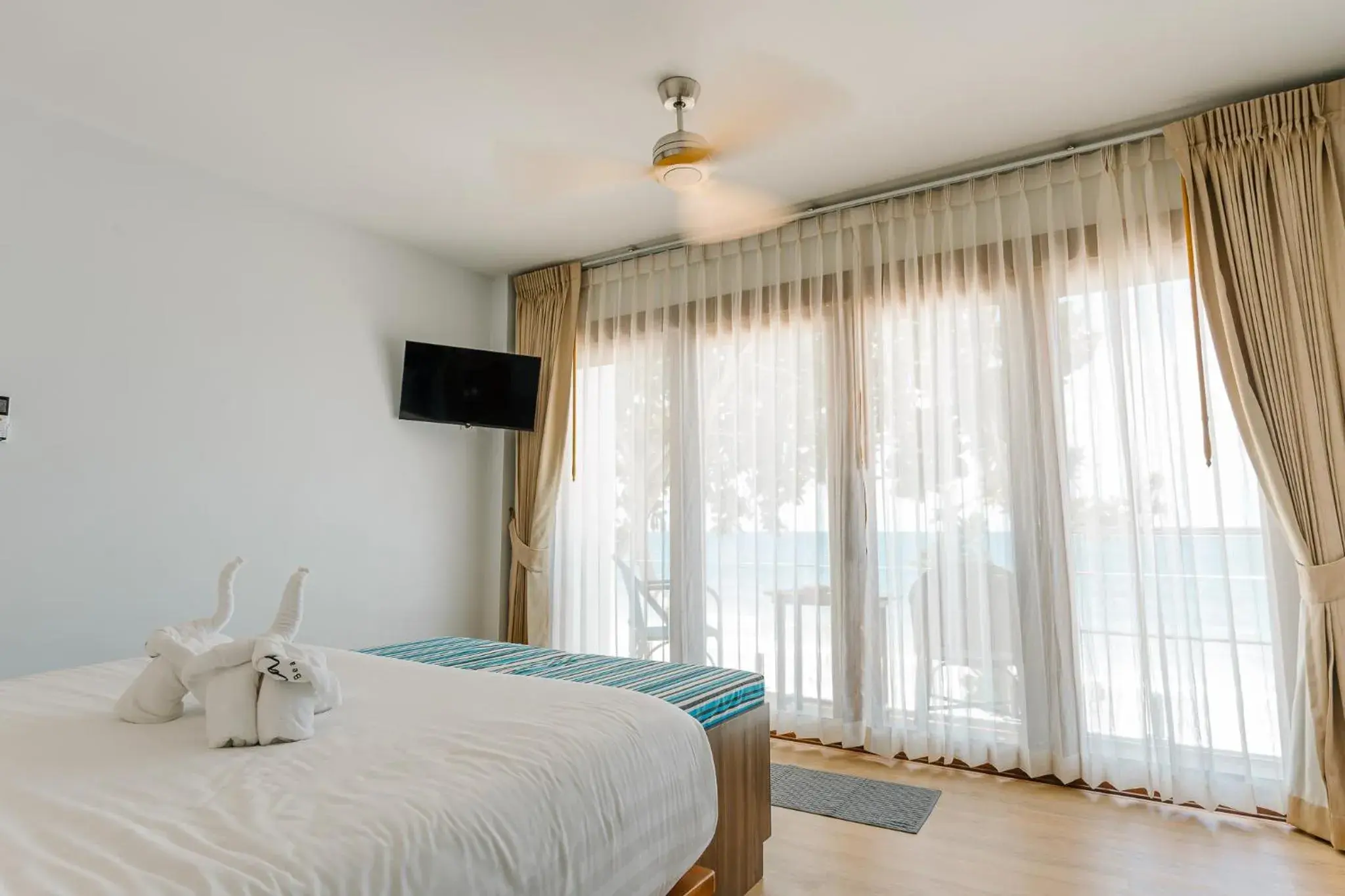 Sea view, Bed in Diamond Beach Resort Sea view, Bed in Diamond Beach Resort