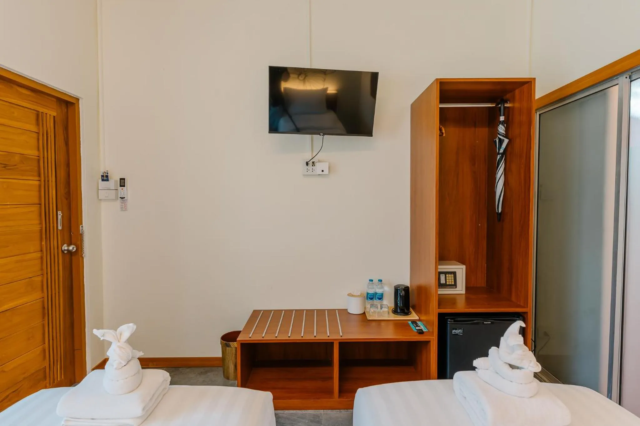 Photo of the whole room, Bed in Diamond Beach Resort