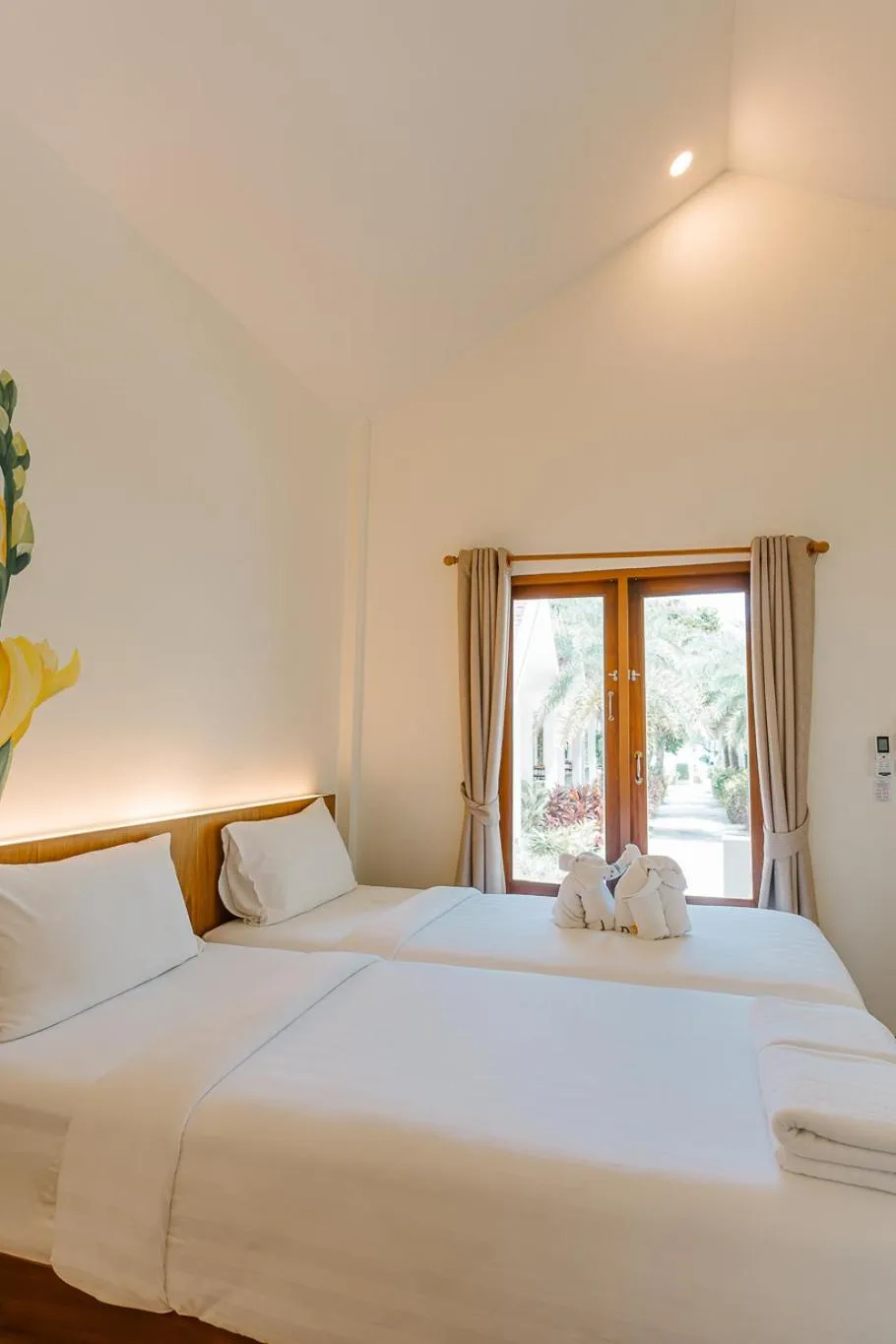 Bed in Diamond Beach Resort