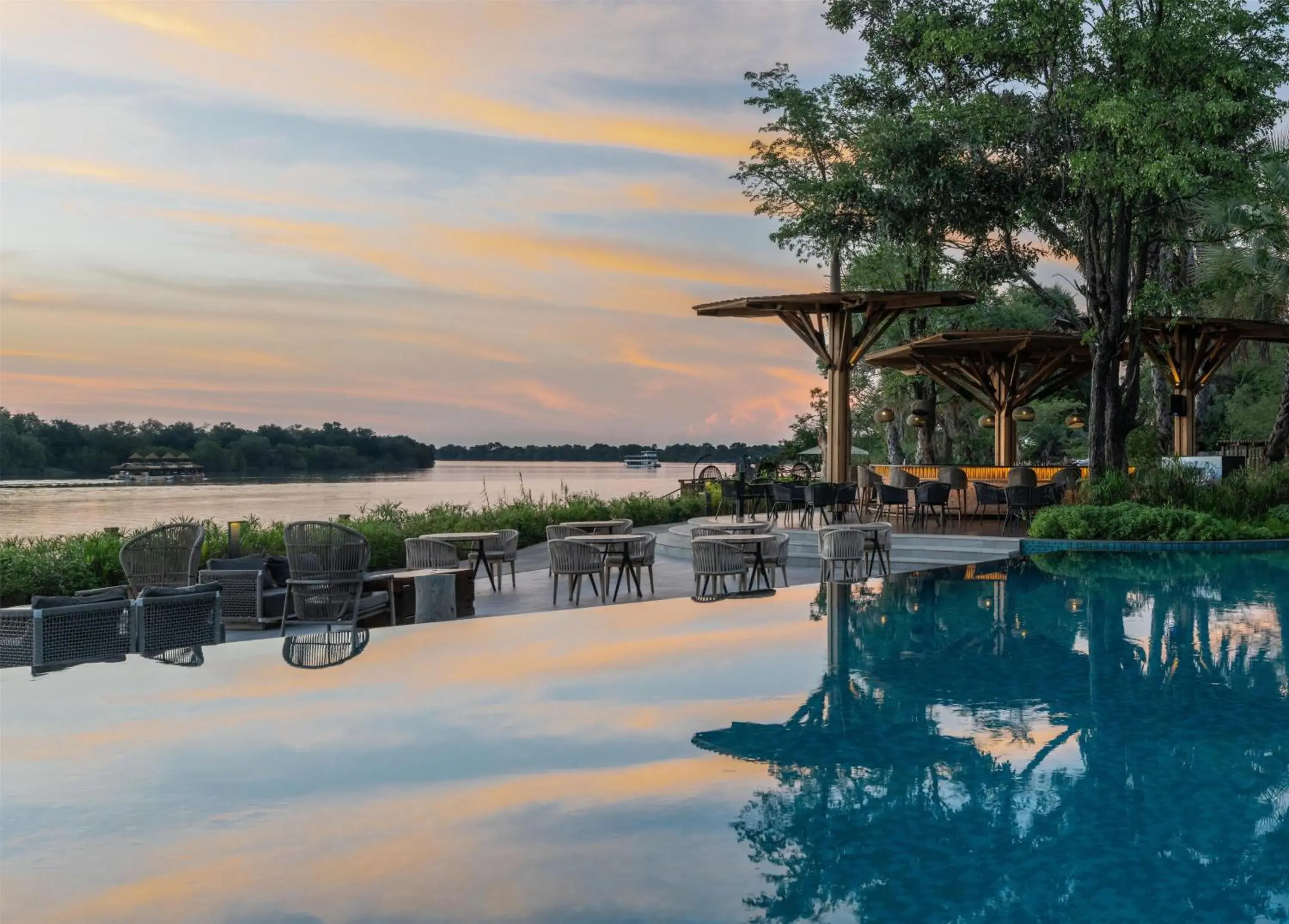 Lounge or bar in Radisson Blu Mosi-oa-Tunya Livingstone Resort Lounge or bar in Radisson Blu Mosi-oa-Tunya Livingstone Resort