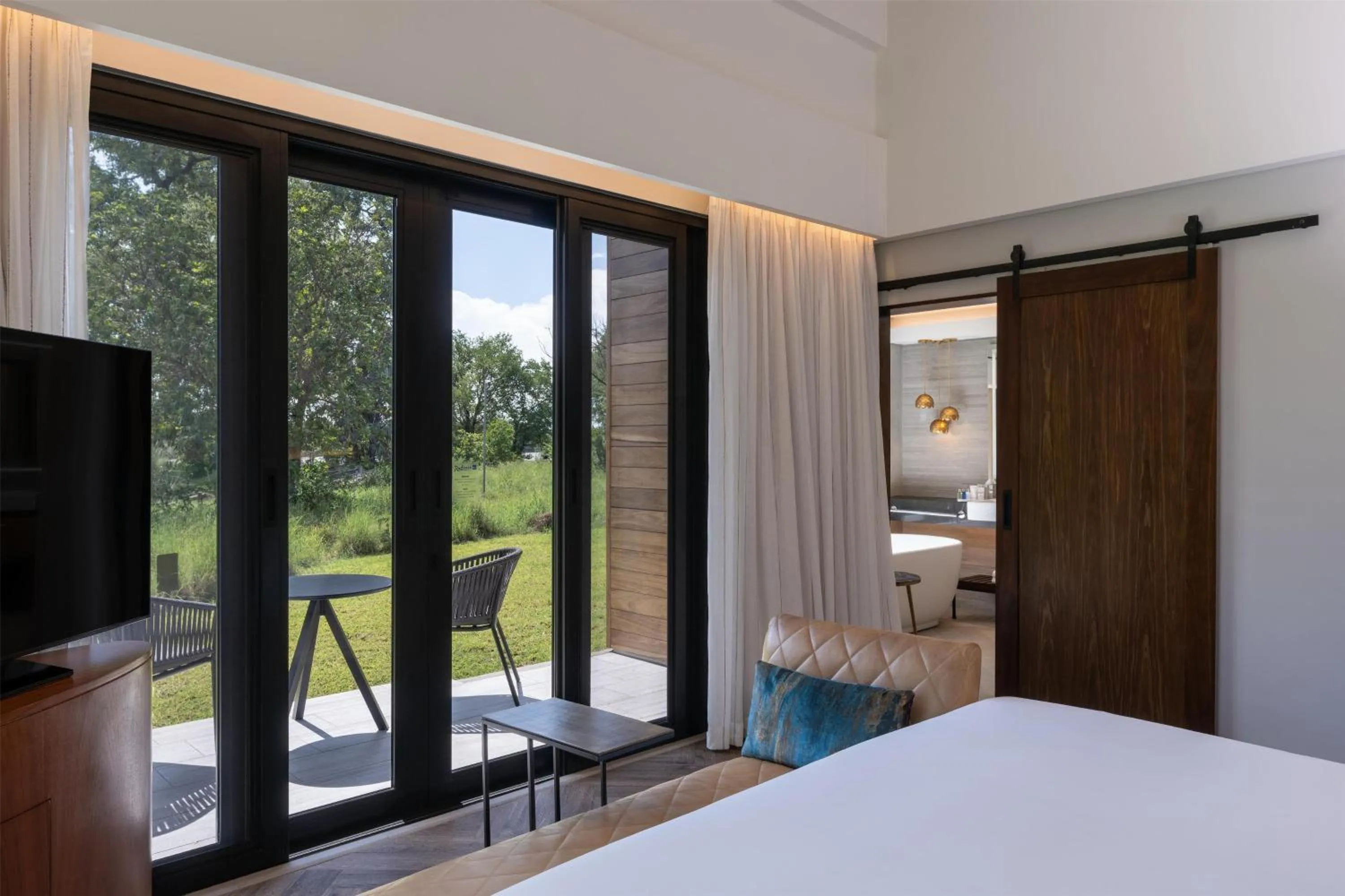 Photo of the whole room, Bed in Radisson Blu Mosi-oa-Tunya Livingstone Resort