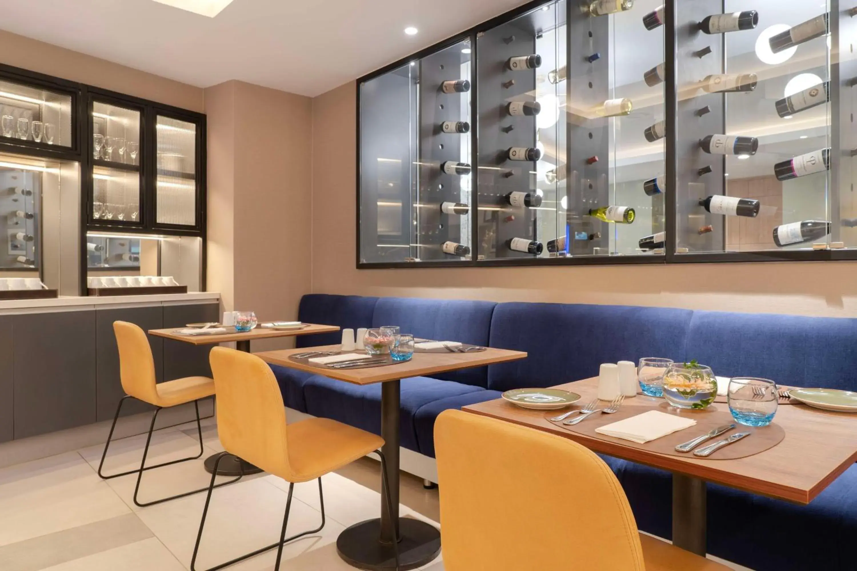 Restaurant/places to eat in NH Ciudad de Santiago Restaurant/places to eat in NH Ciudad de Santiago