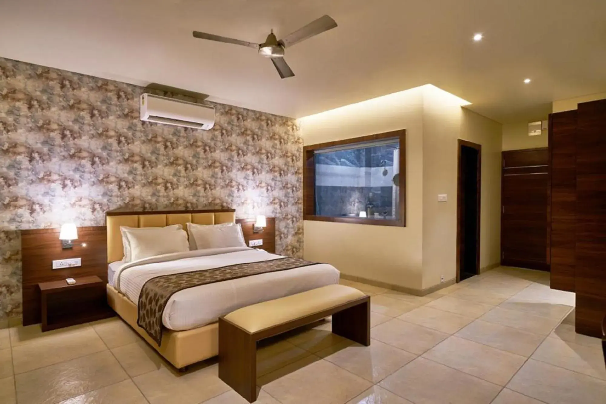 Deluxe Room in Hotel Shlok- Pure Veg , Kolhapur Deluxe Room in Hotel Shlok- Pure Veg , Kolhapur