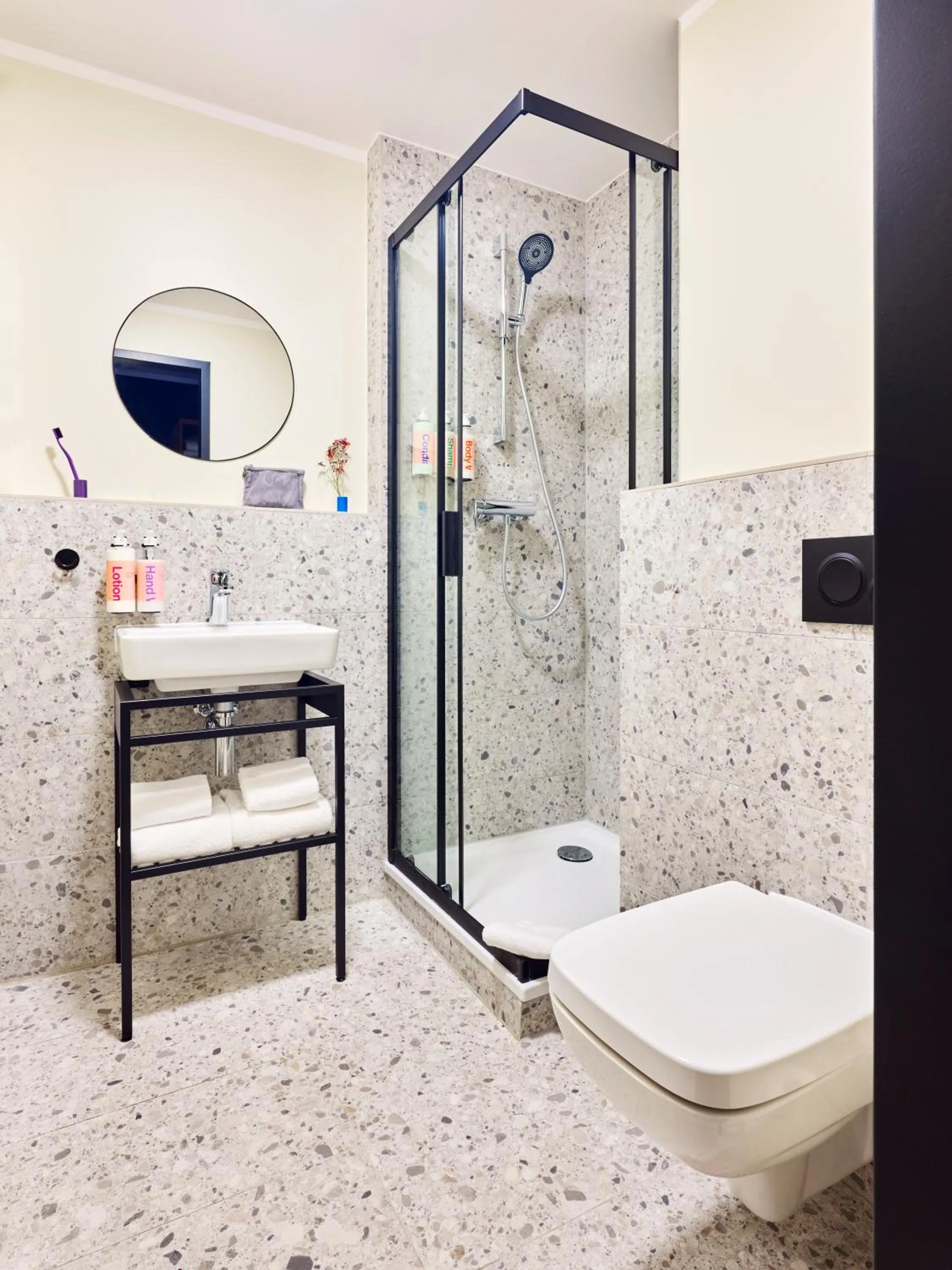 Shower in Numa Berlin Torstrasse