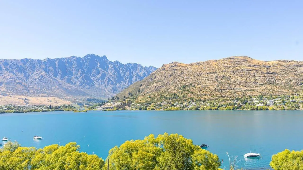 Property building in Picture Perfect - Queenstown Holiday Home