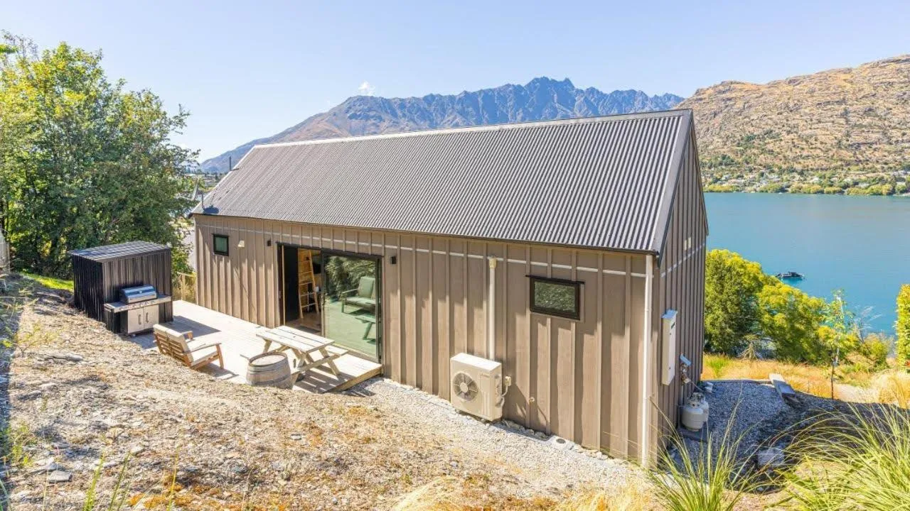 Property building in Picture Perfect - Queenstown Holiday Home