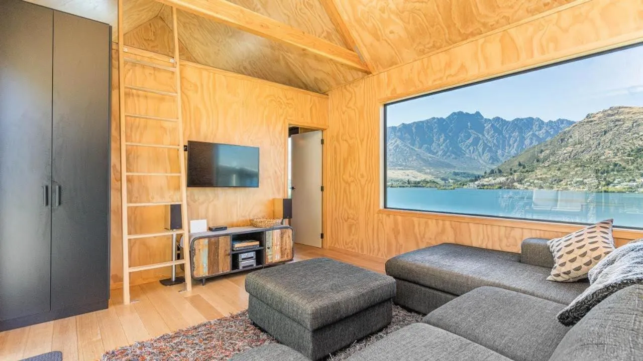 Property building in Picture Perfect - Queenstown Holiday Home