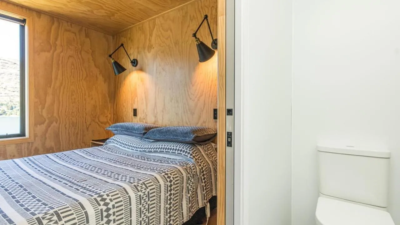 Property building, Bed in Picture Perfect - Queenstown Holiday Home