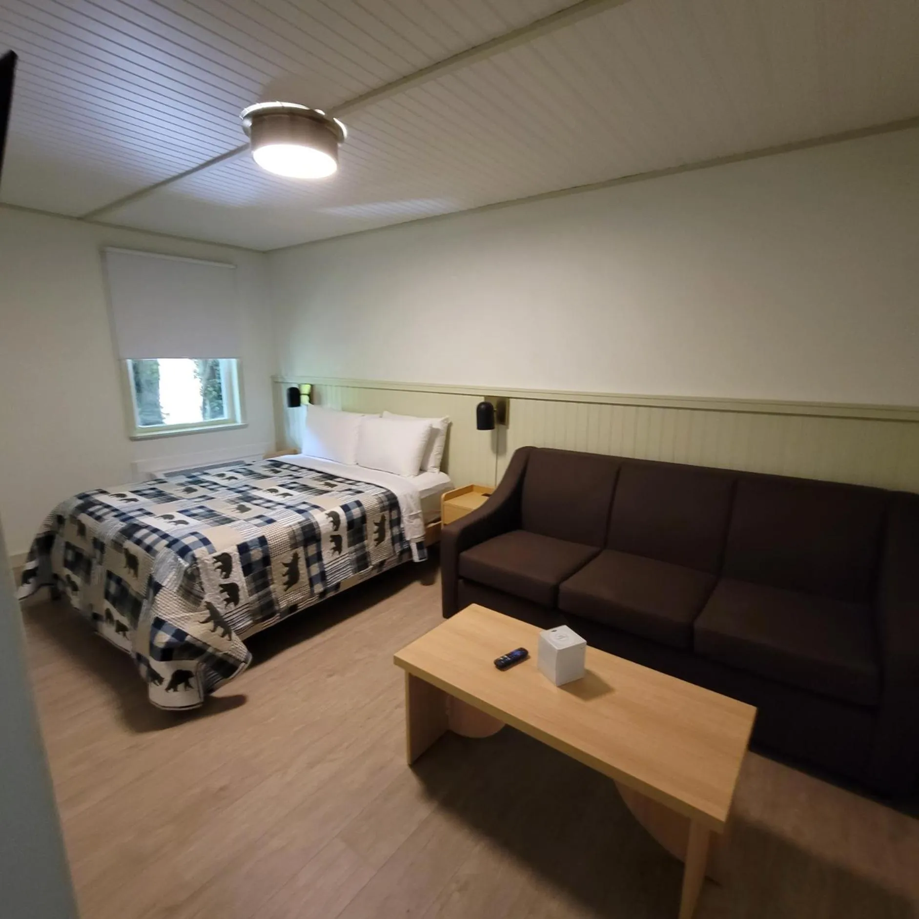 Bedroom, Bed in Ski Mountain Lodge