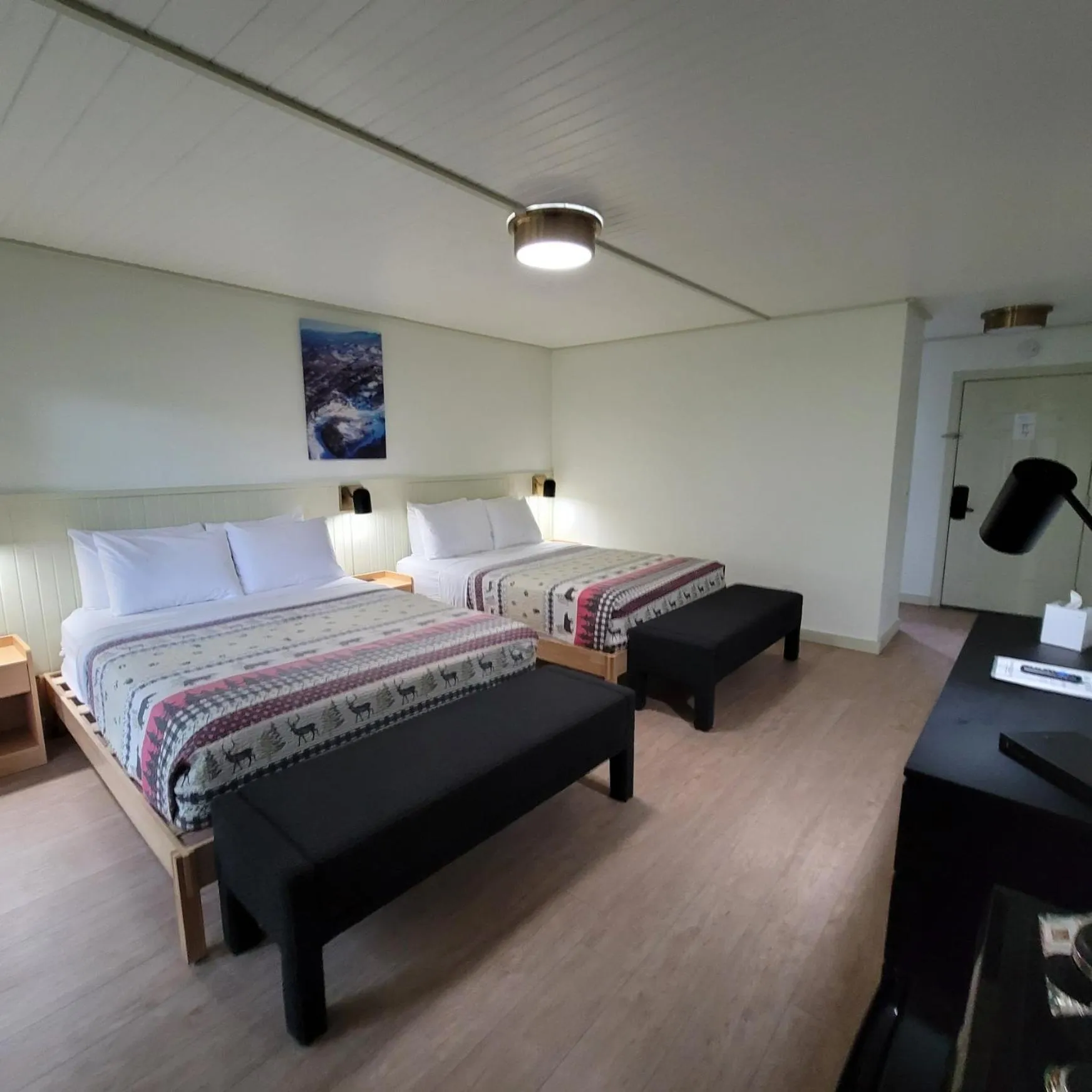 Photo of the whole room, Bed in Ski Mountain Lodge