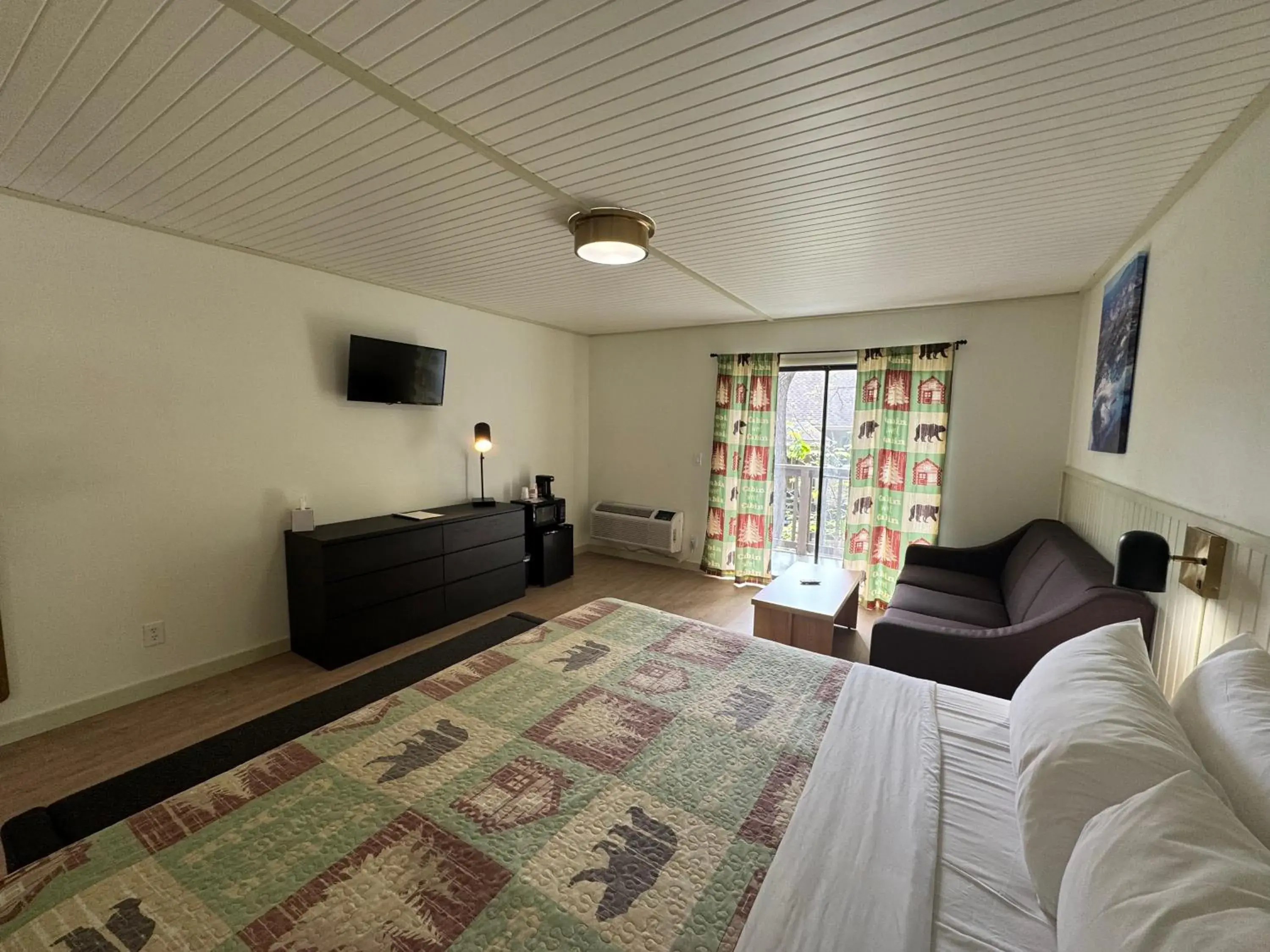 Photo of the whole room, Bed in Ski Mountain Lodge Photo of the whole room, Bed in Ski Mountain Lodge