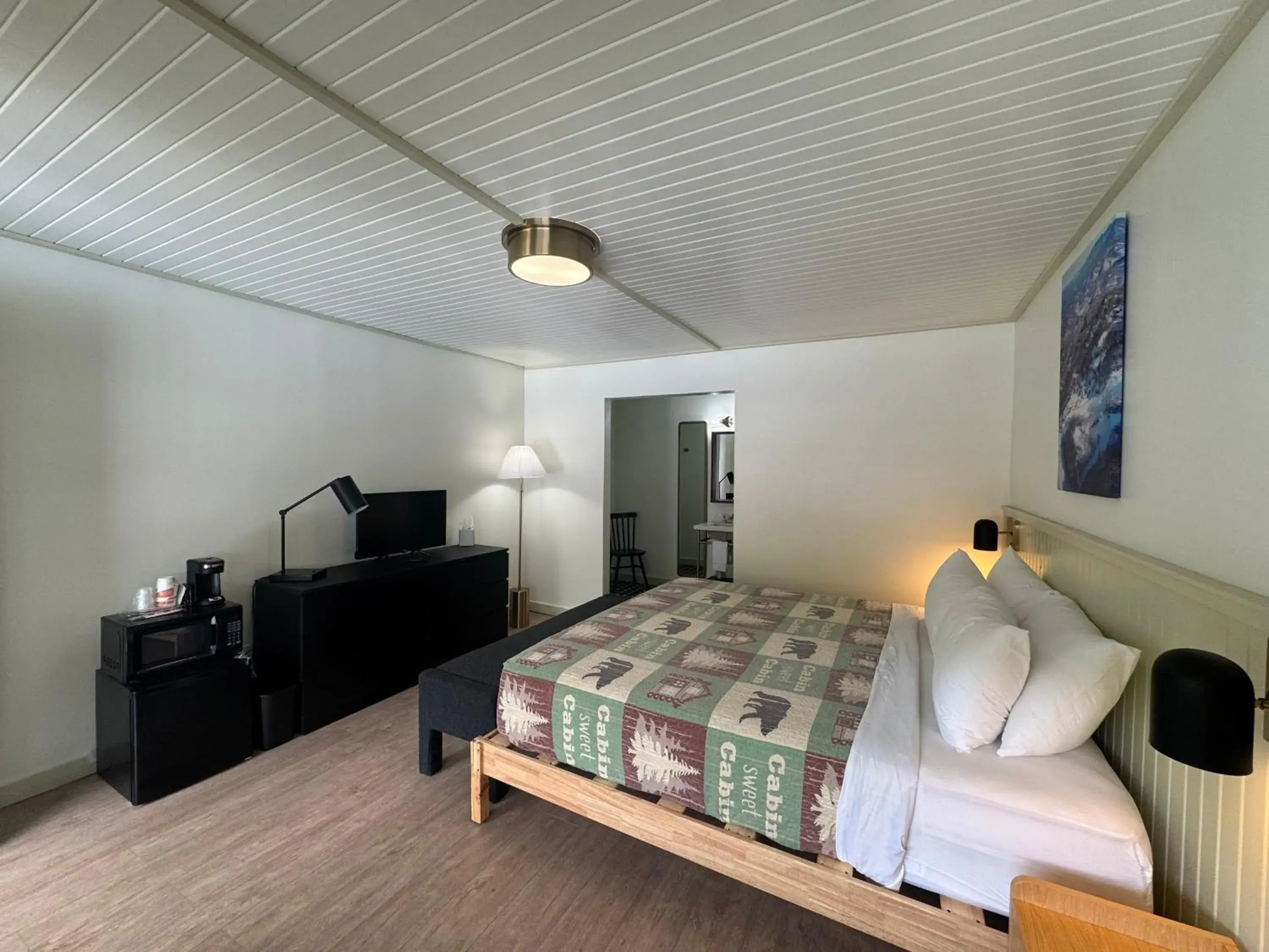 Photo of the whole room, Bed in Ski Mountain Lodge Photo of the whole room, Bed in Ski Mountain Lodge