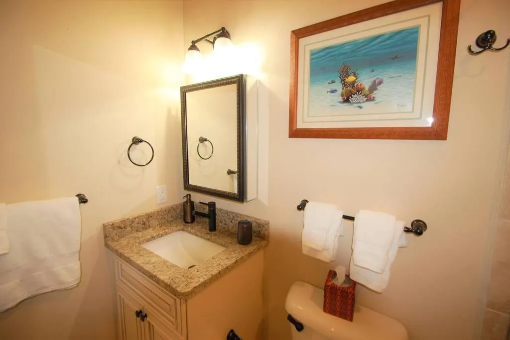 Bahamian Cottage - Heated Pool Walk to the Beach