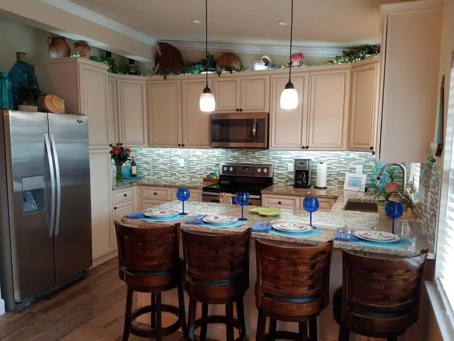 Bahamian Cottage - Heated Pool Walk to the Beach