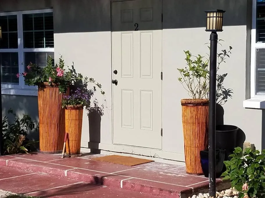 Bahamian Cottage - Heated Pool Walk to the Beach