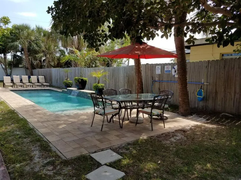 Property building in Bahamian Cottage - Heated Pool Walk to the Beach