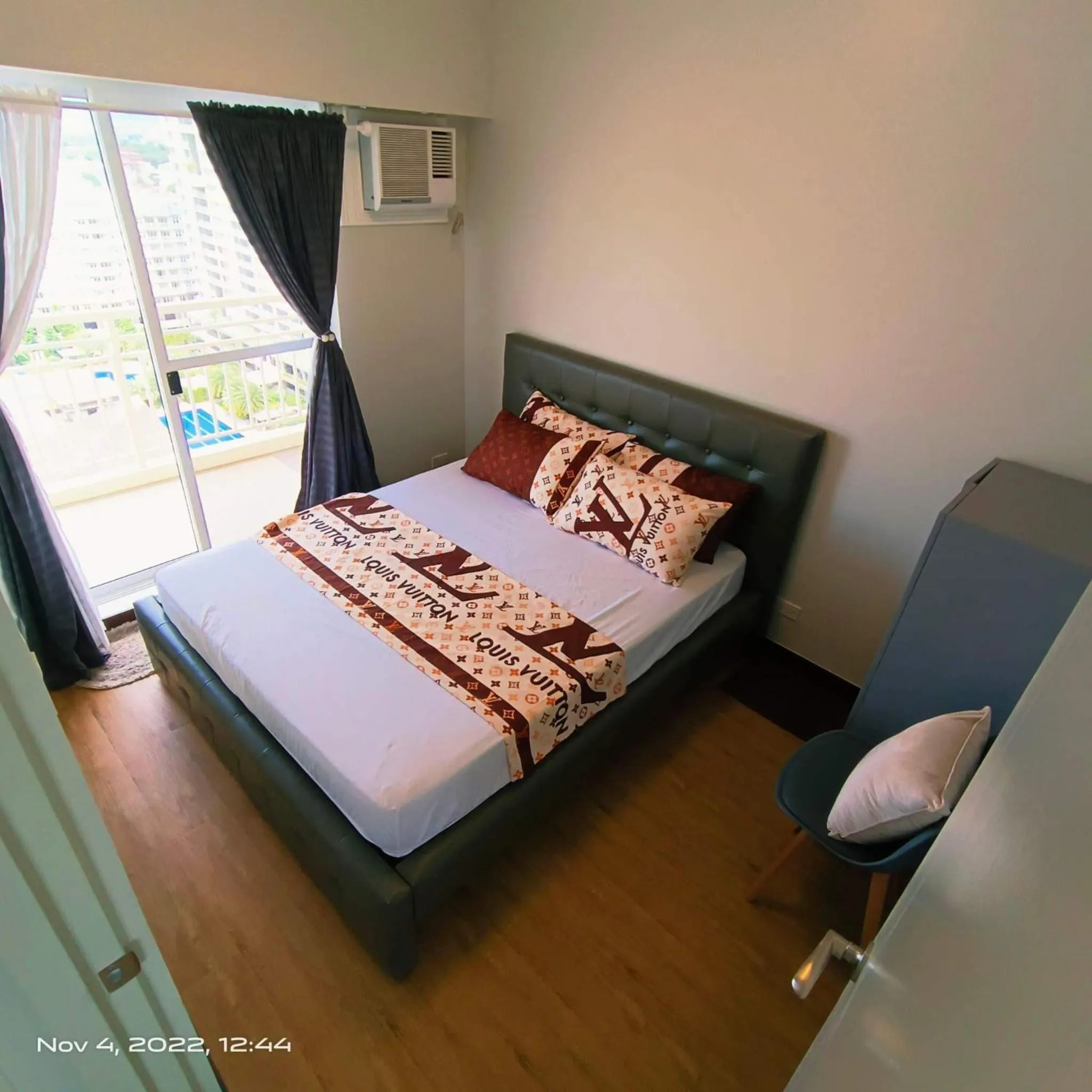 Bed in Verdon Parc Condominium