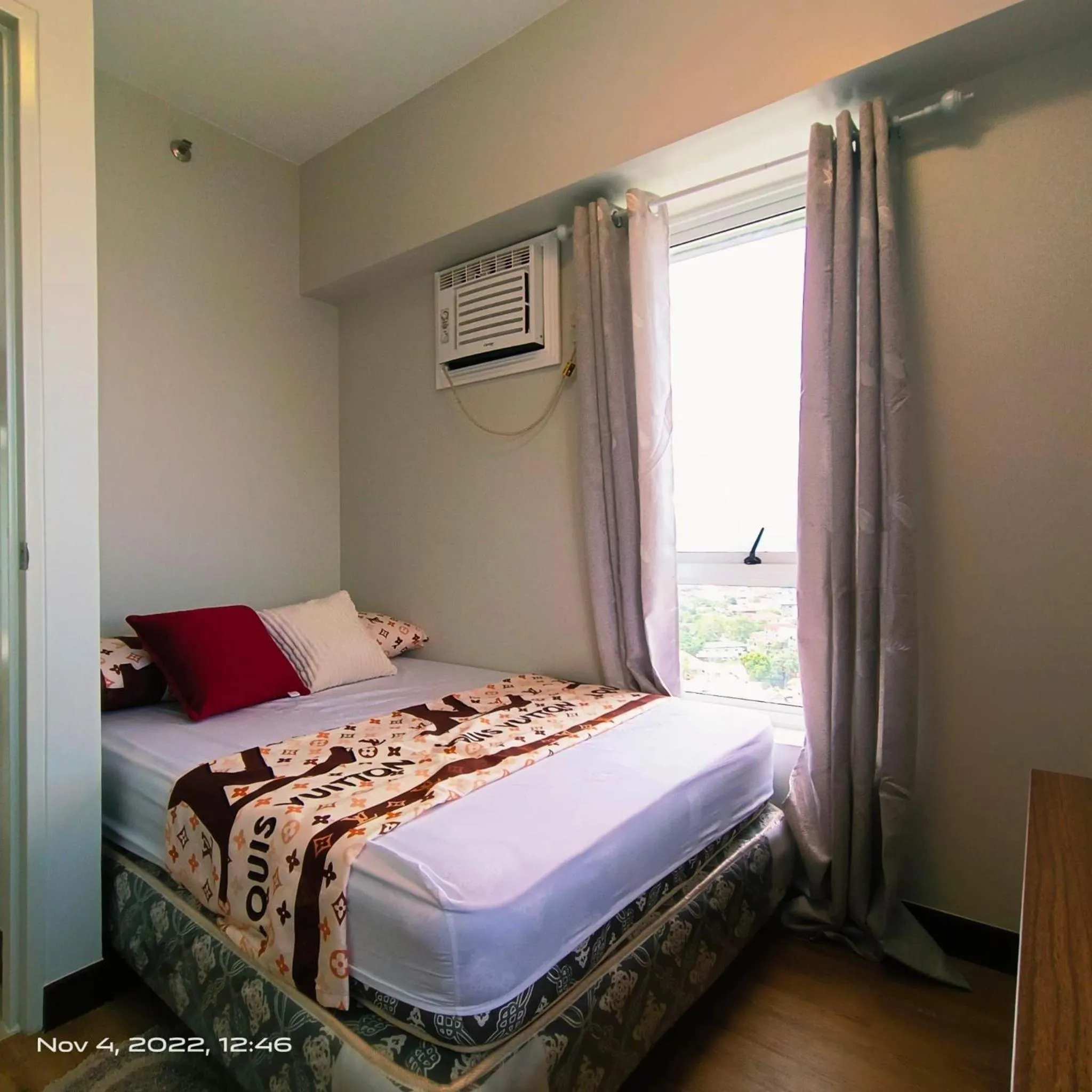 Bed in Verdon Parc Condominium