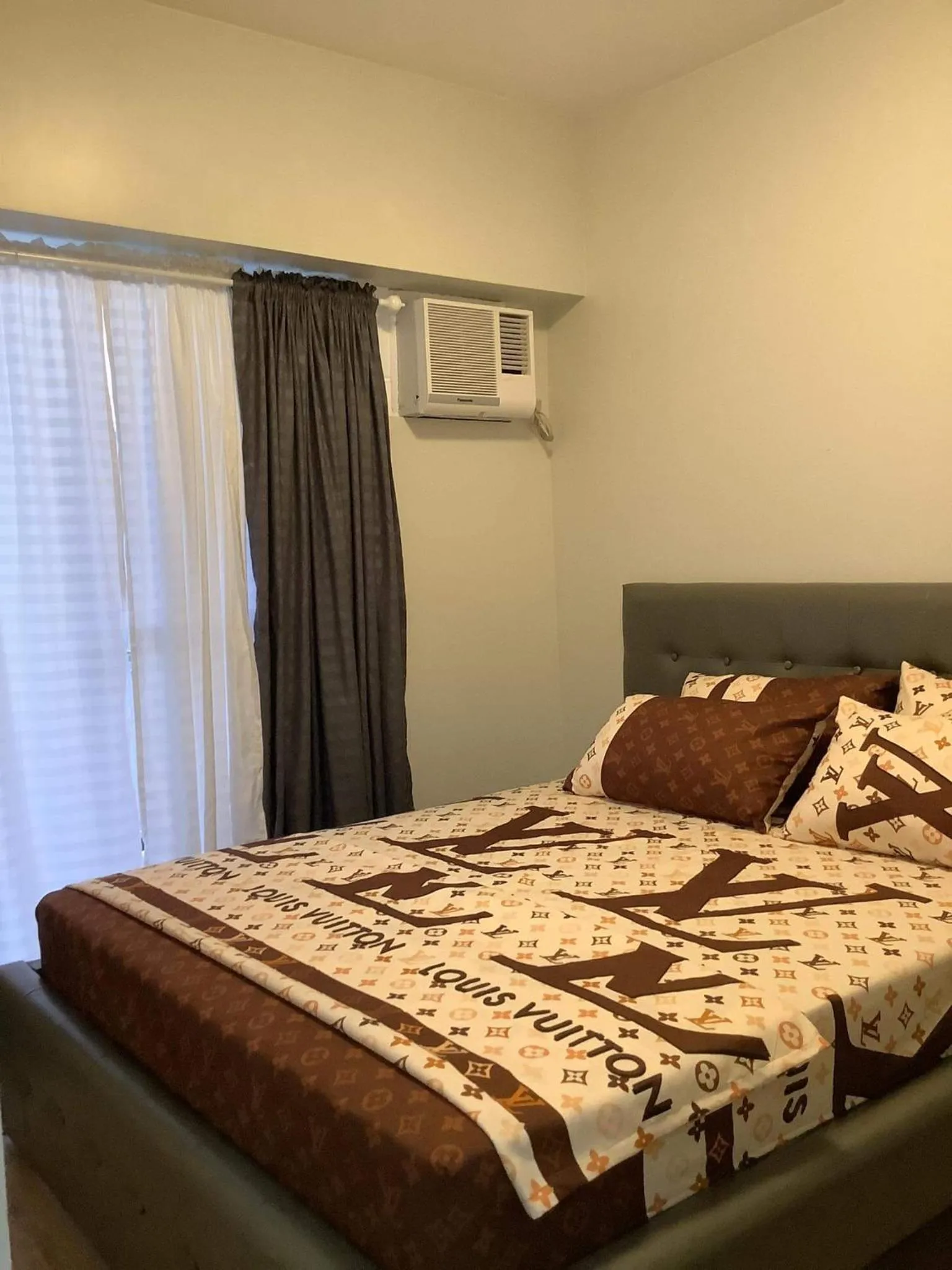 Bed in Verdon Parc Condominium