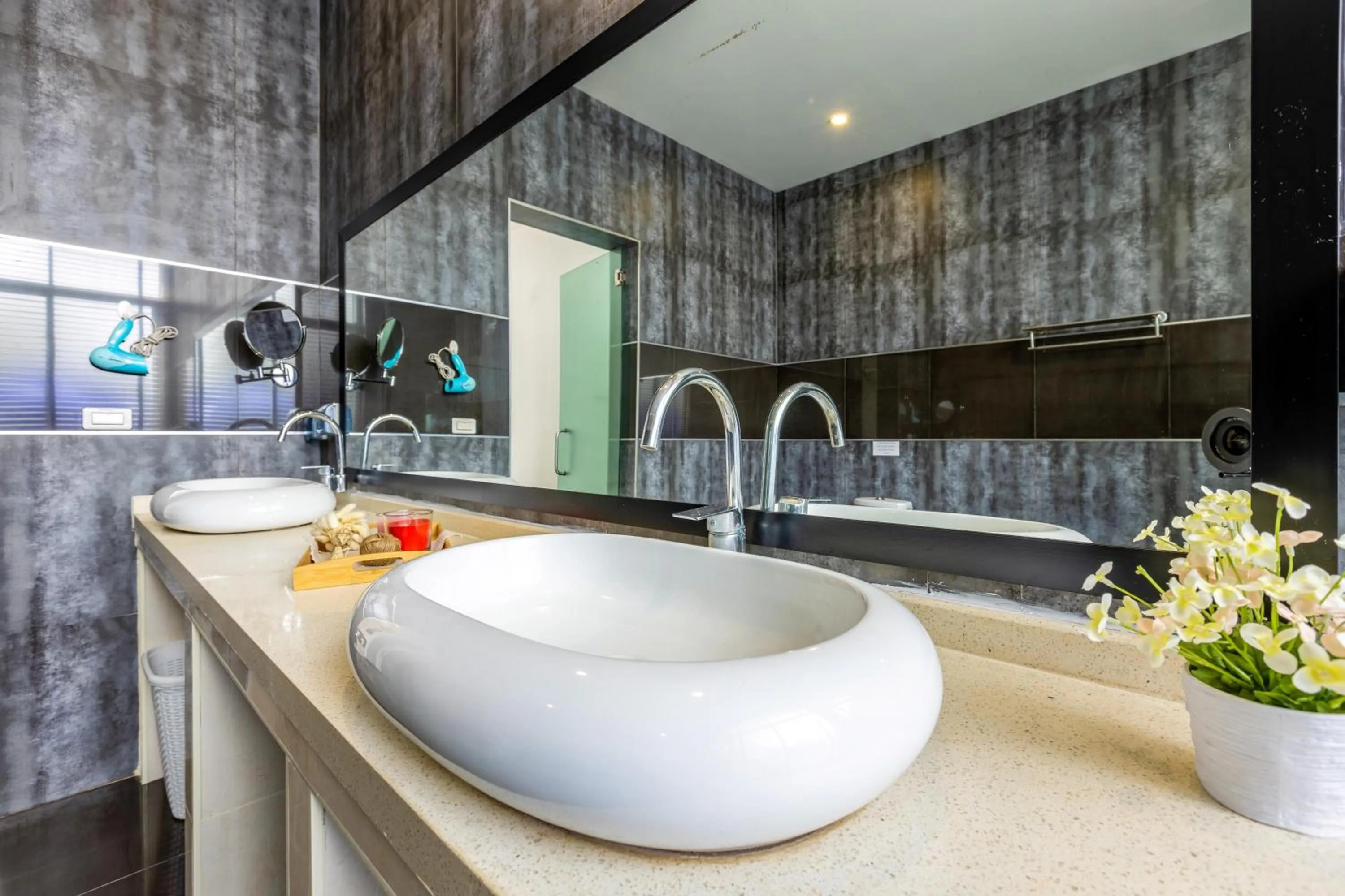 4 Bedroom Modern Pool Villa BL10