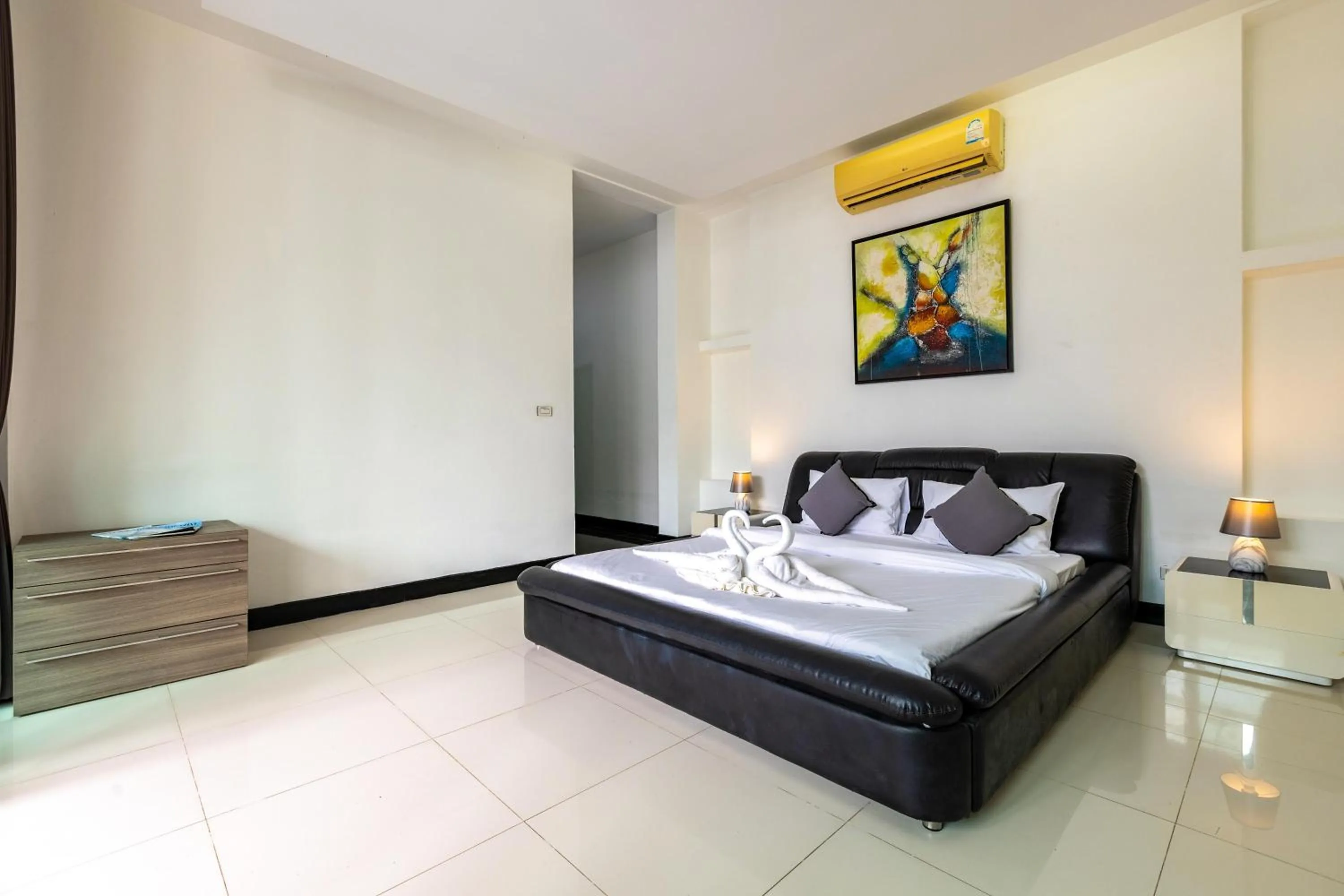 Bed in 4 Bedroom Modern Pool Villa BL10