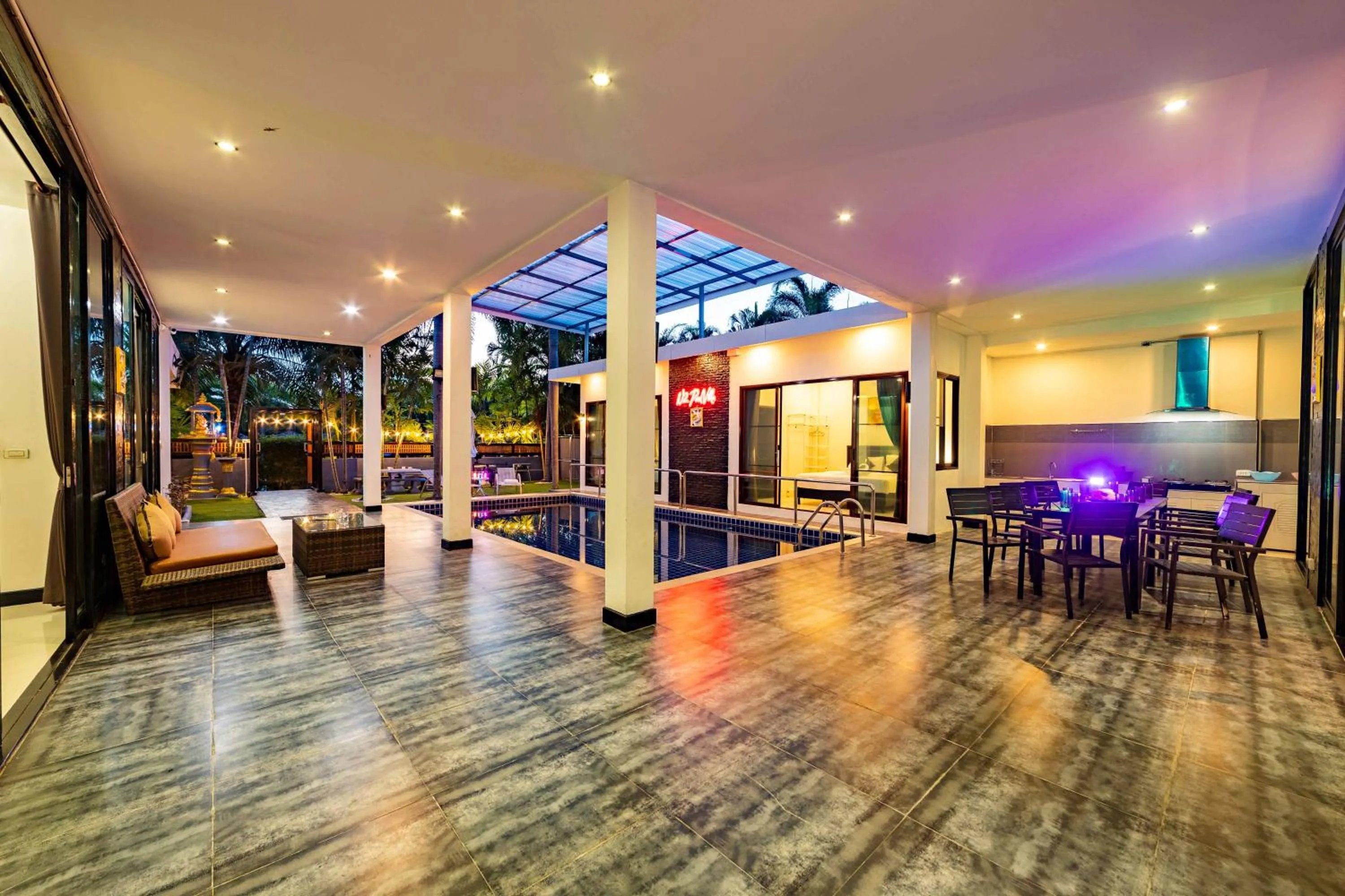 4 Bedroom Modern Pool Villa BL10