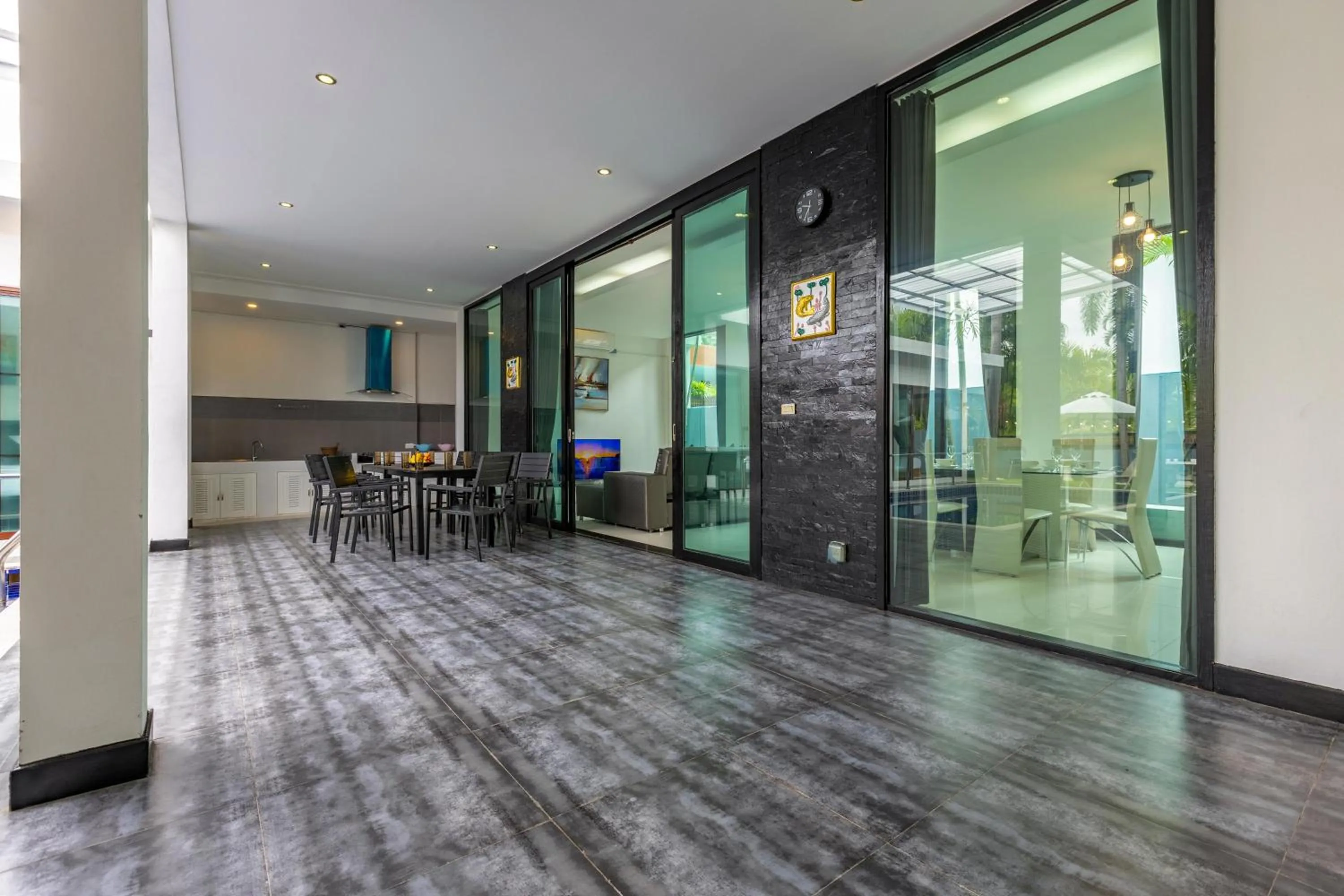 4 Bedroom Modern Pool Villa BL10