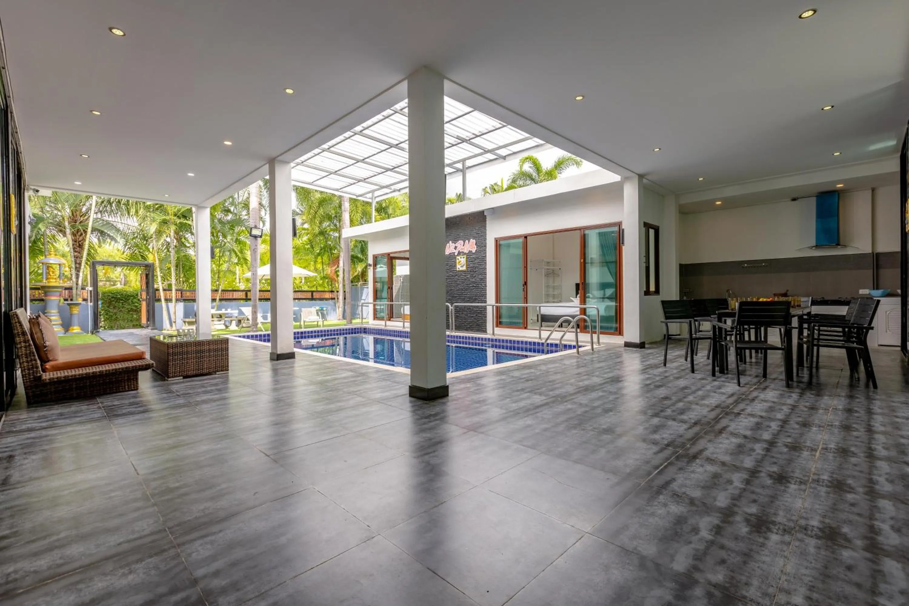 4 Bedroom Modern Pool Villa BL10