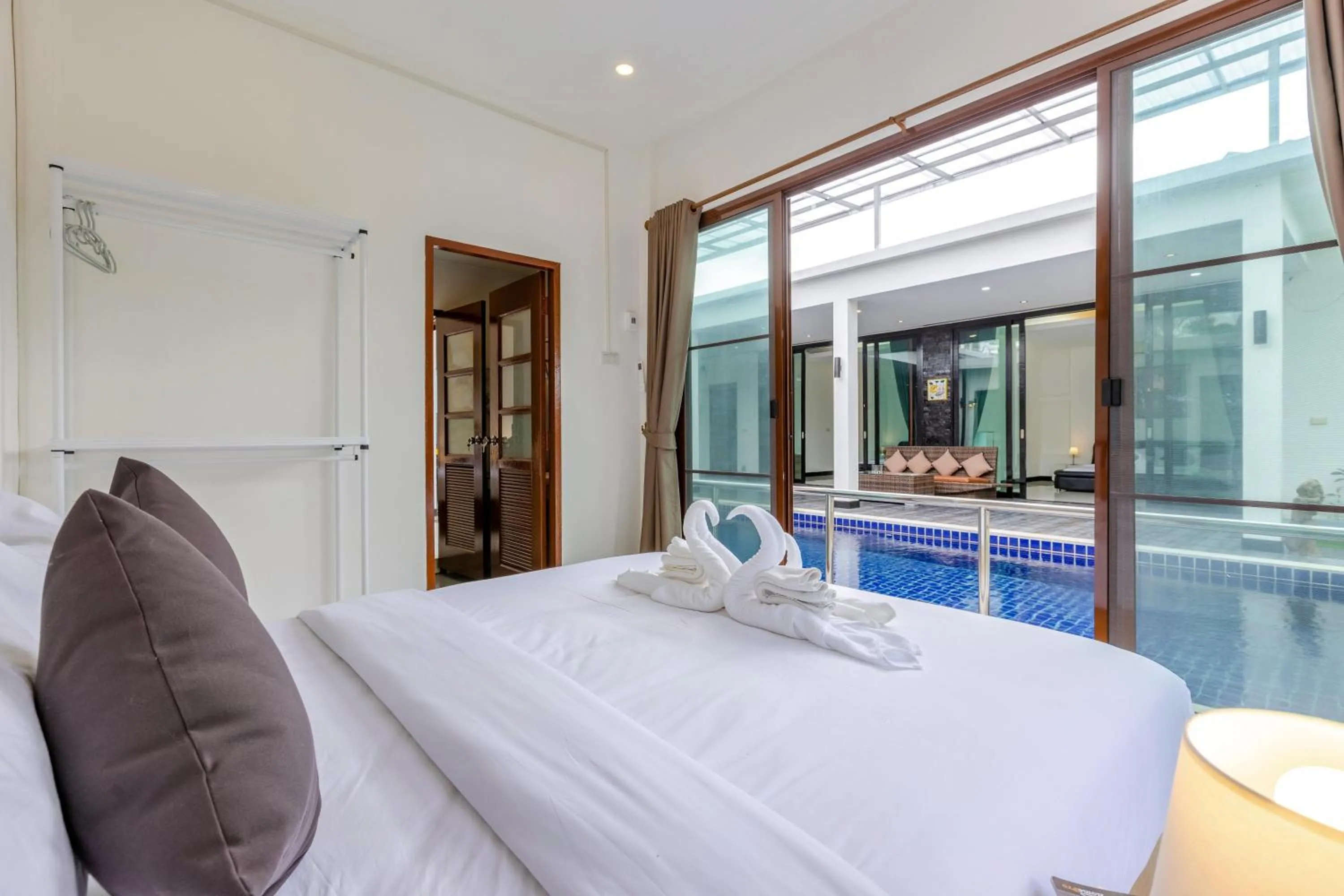 Bed in 4 Bedroom Modern Pool Villa BL10