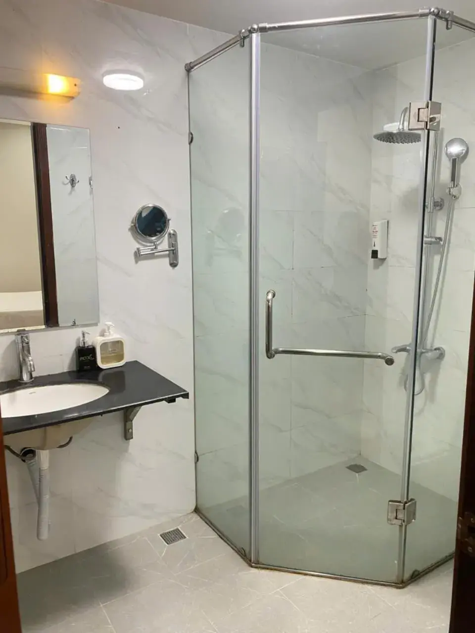 Standard Double Room in Moon Hotel Cau Giay Standard Double Room in Moon Hotel Cau Giay