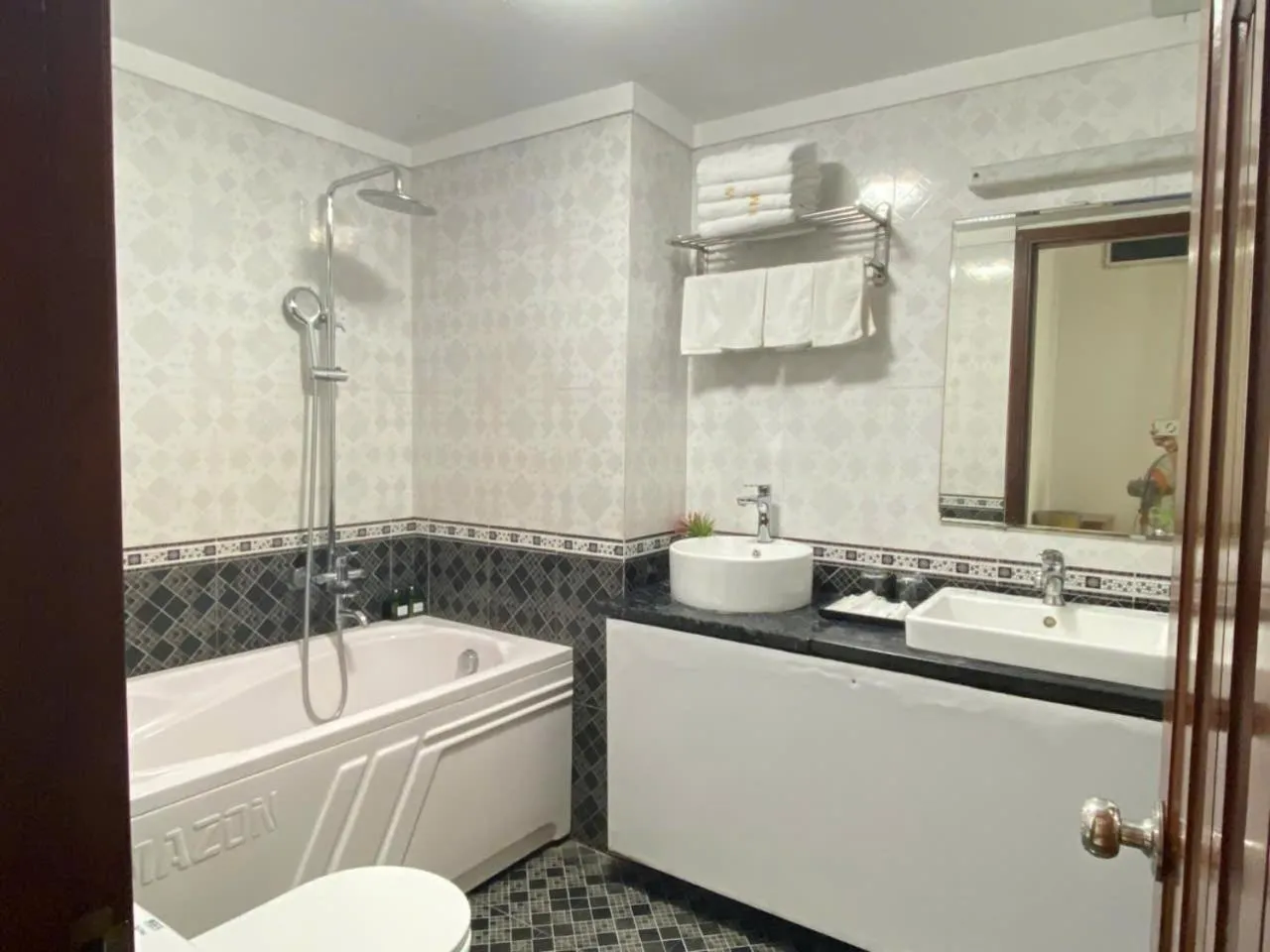 Toilet in Moon Hotel Cau Giay