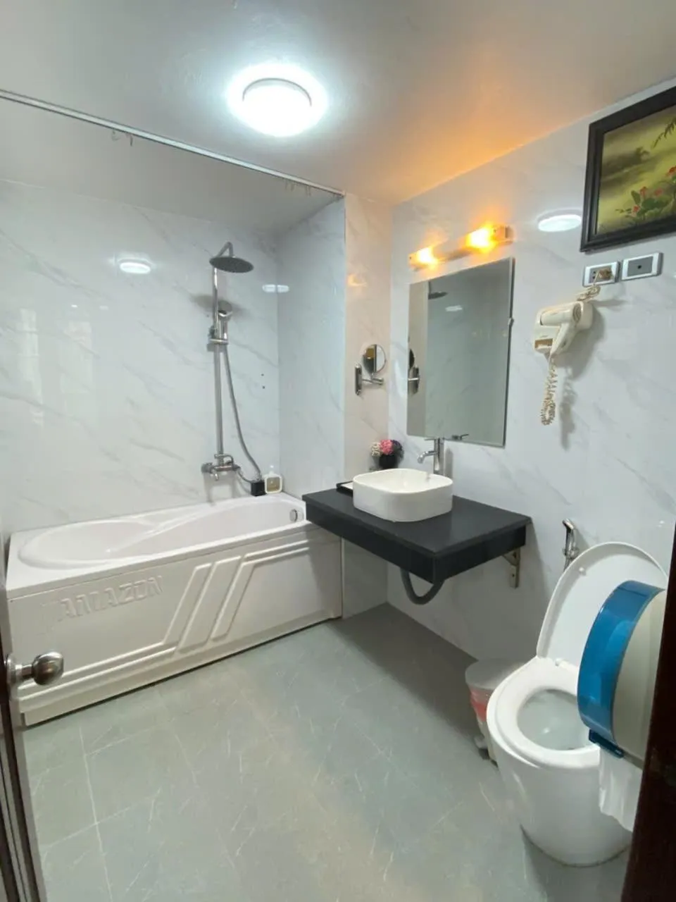 Shower in Moon Hotel Cau Giay