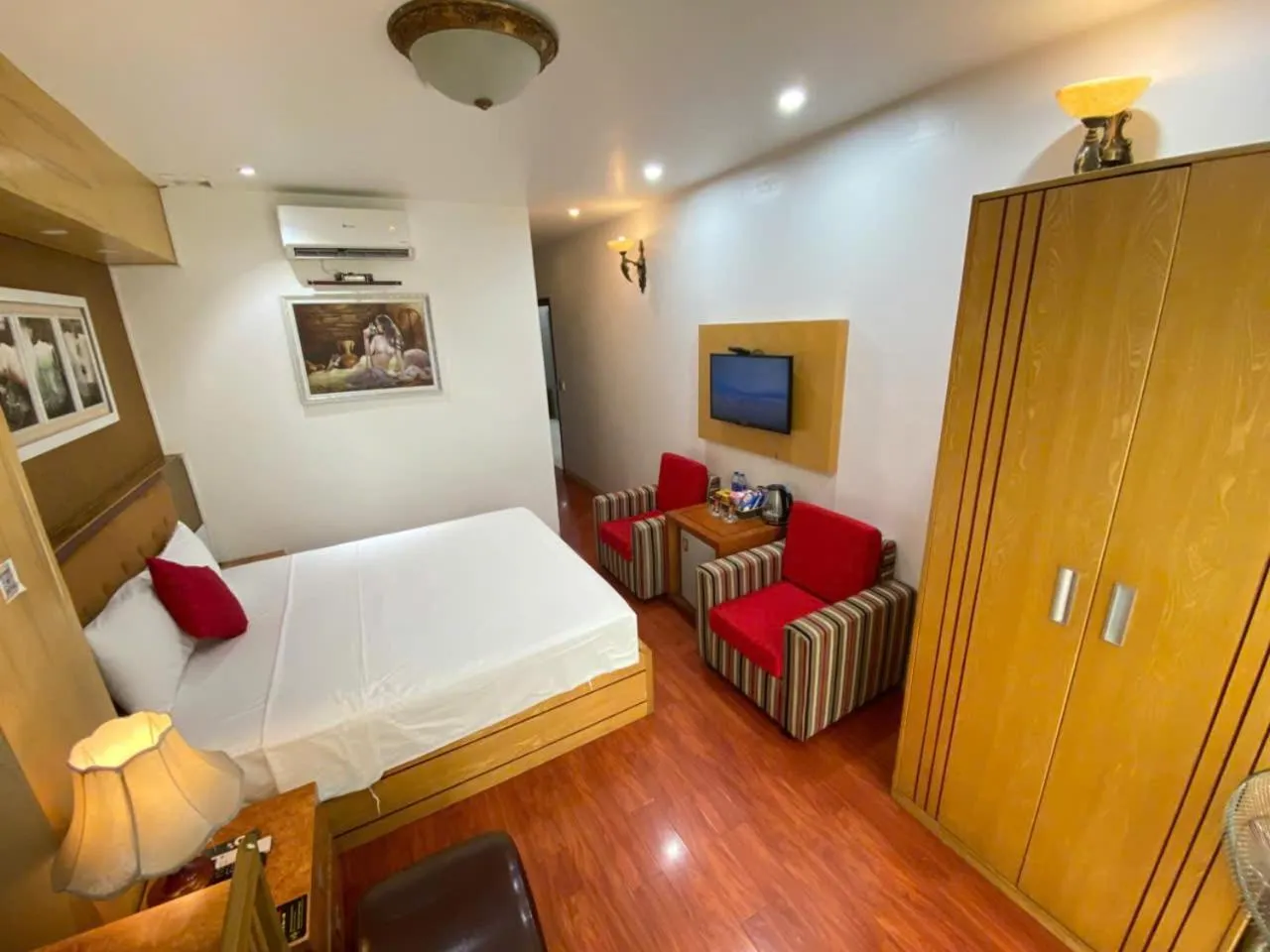 Photo of the whole room, Bed in Moon Hotel Cau Giay