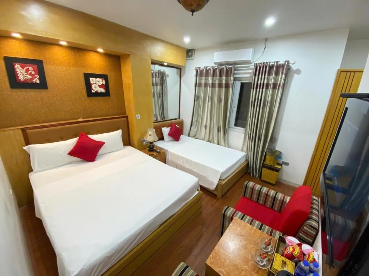 Photo of the whole room, Bed in Moon Hotel Cau Giay