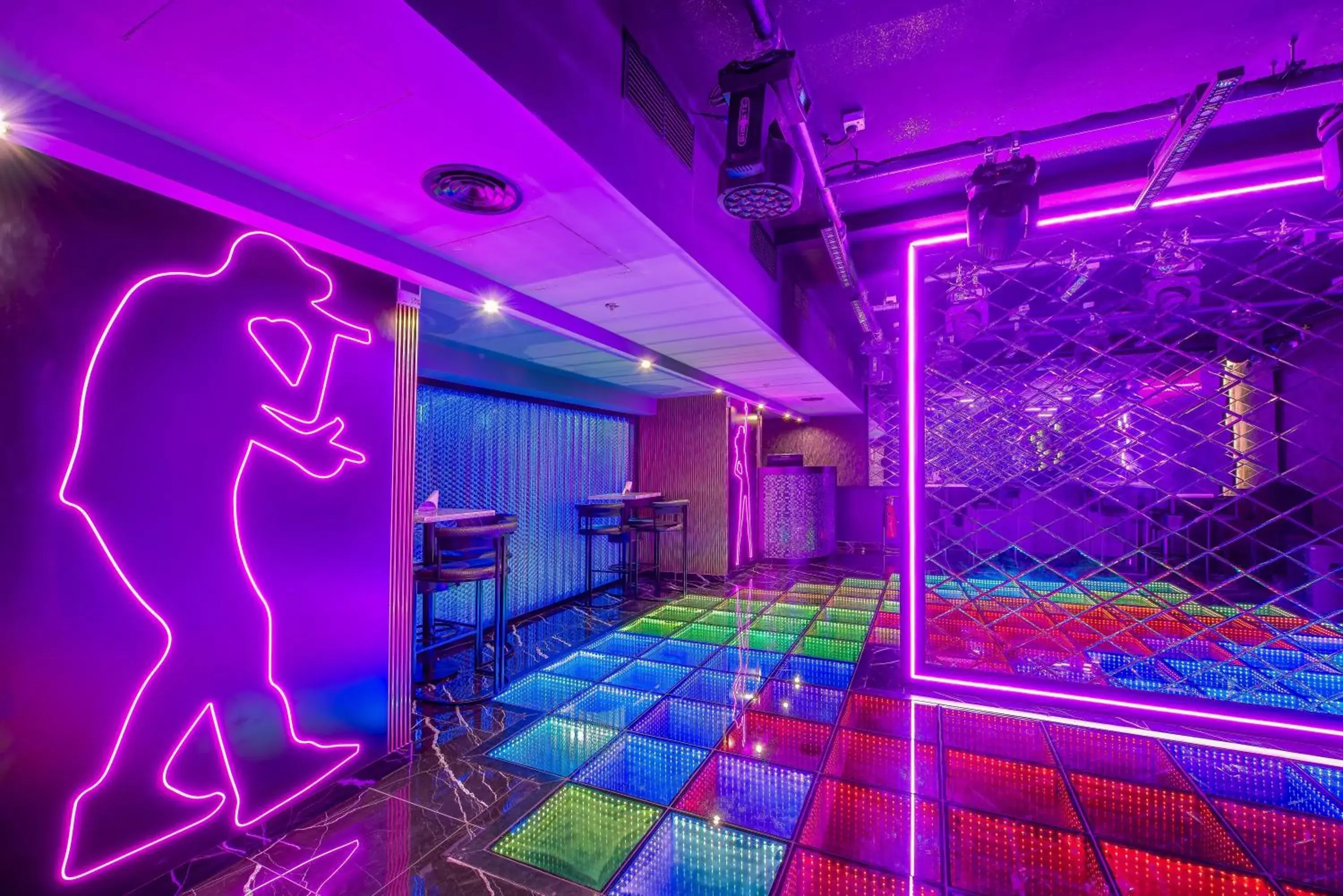 Nightclub / DJ, Bed in Wescott Hotel Nightclub / DJ, Bed in Wescott Hotel