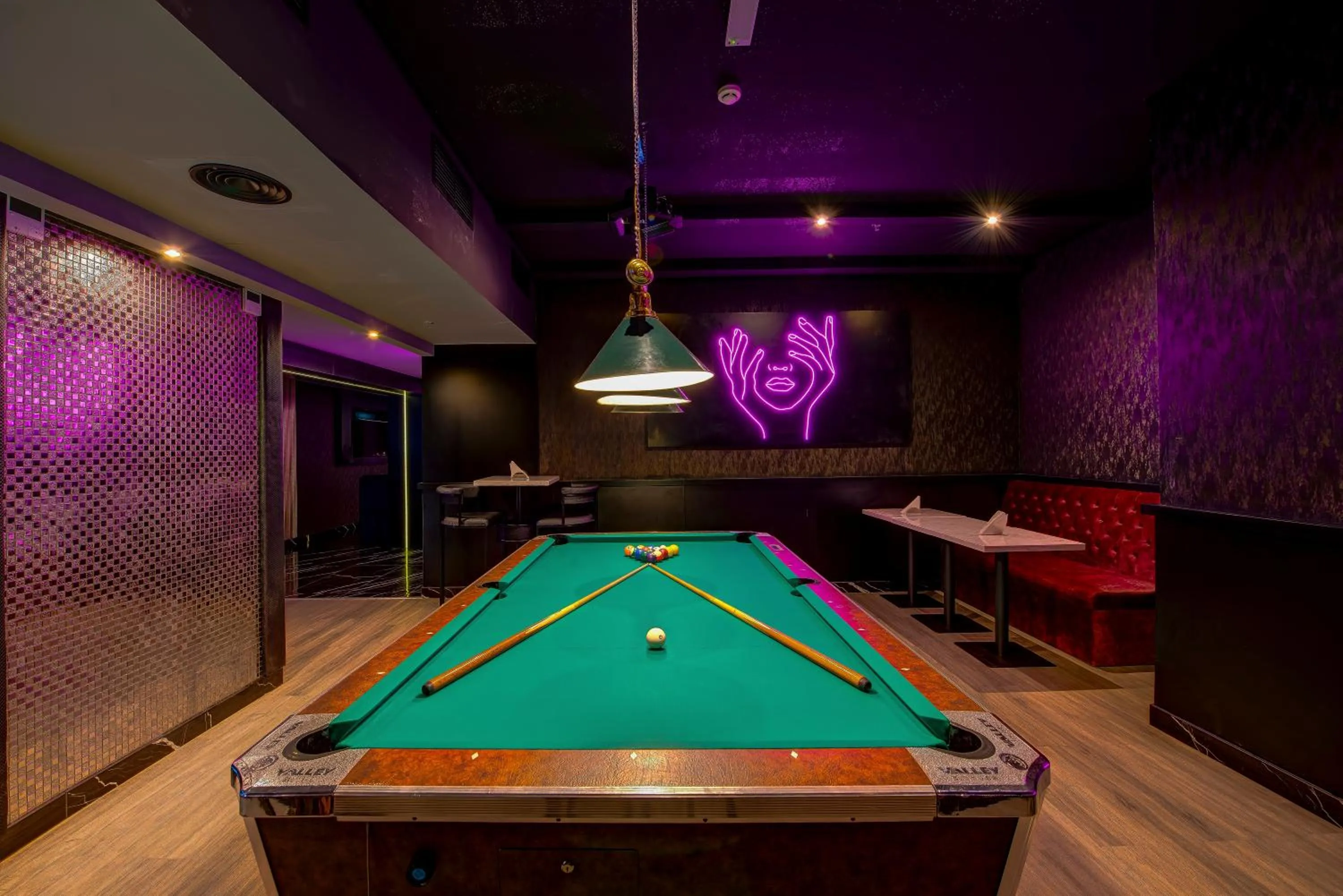 Nightclub / DJ in Wescott Hotel