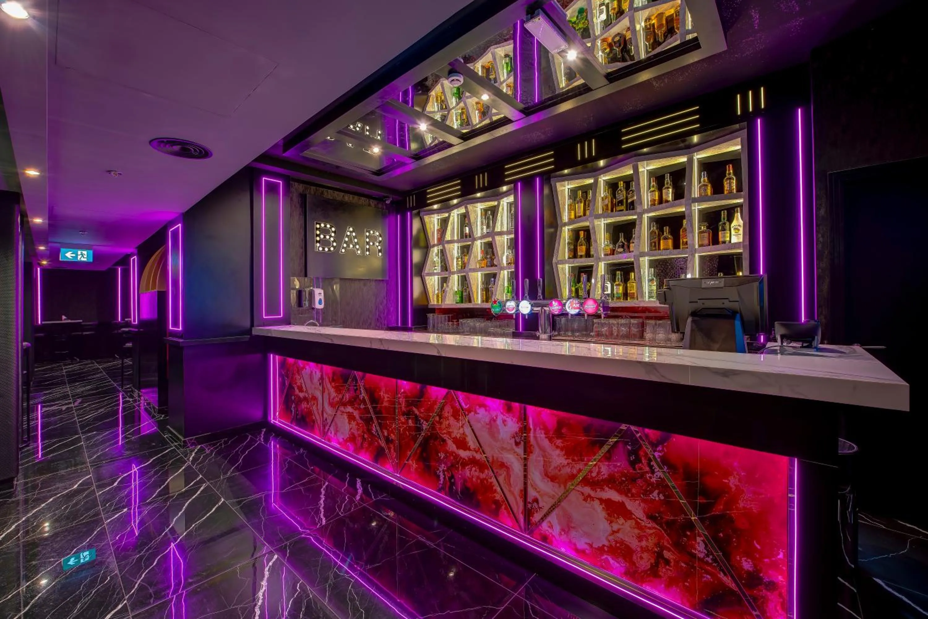 Nightclub / DJ in Wescott Hotel