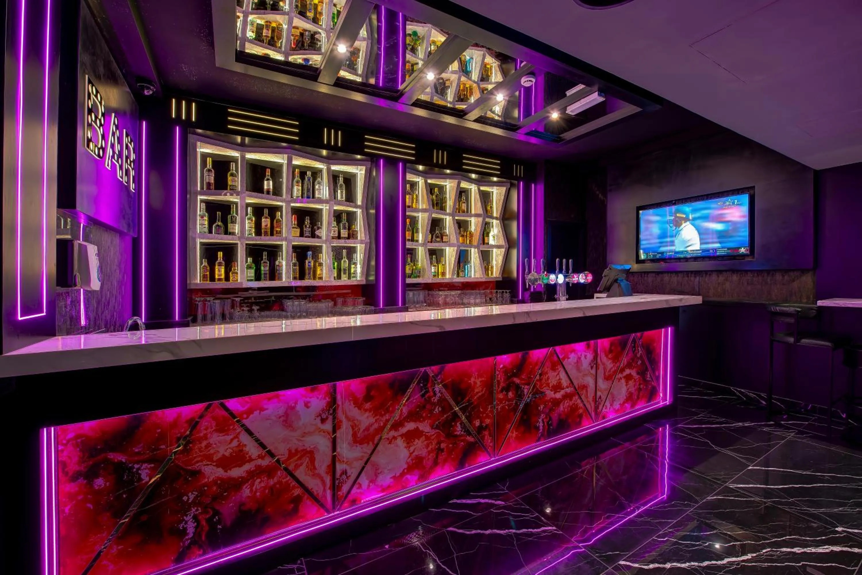 Nightclub / DJ in Wescott Hotel