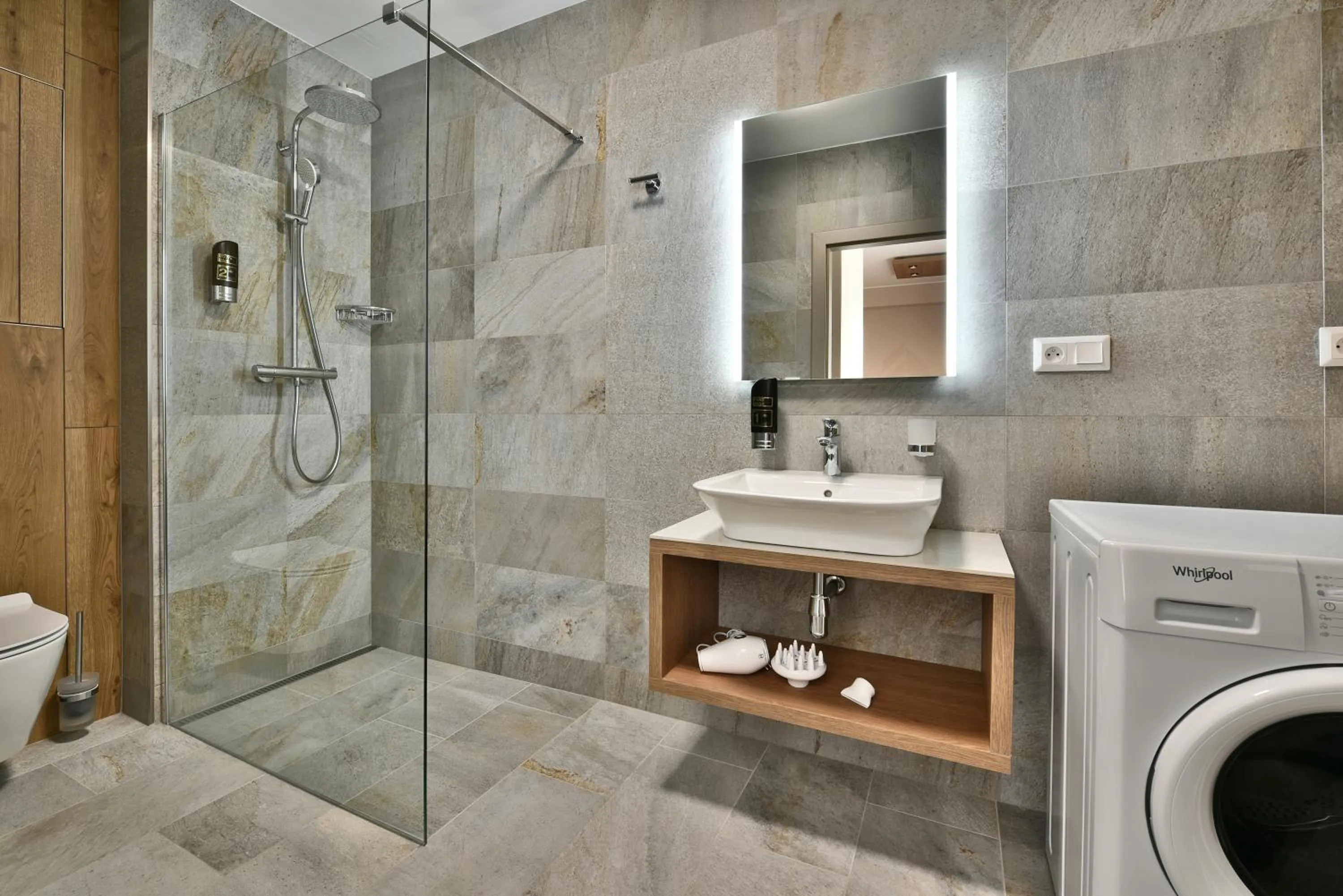 Bathroom in APLEND Lake Resort