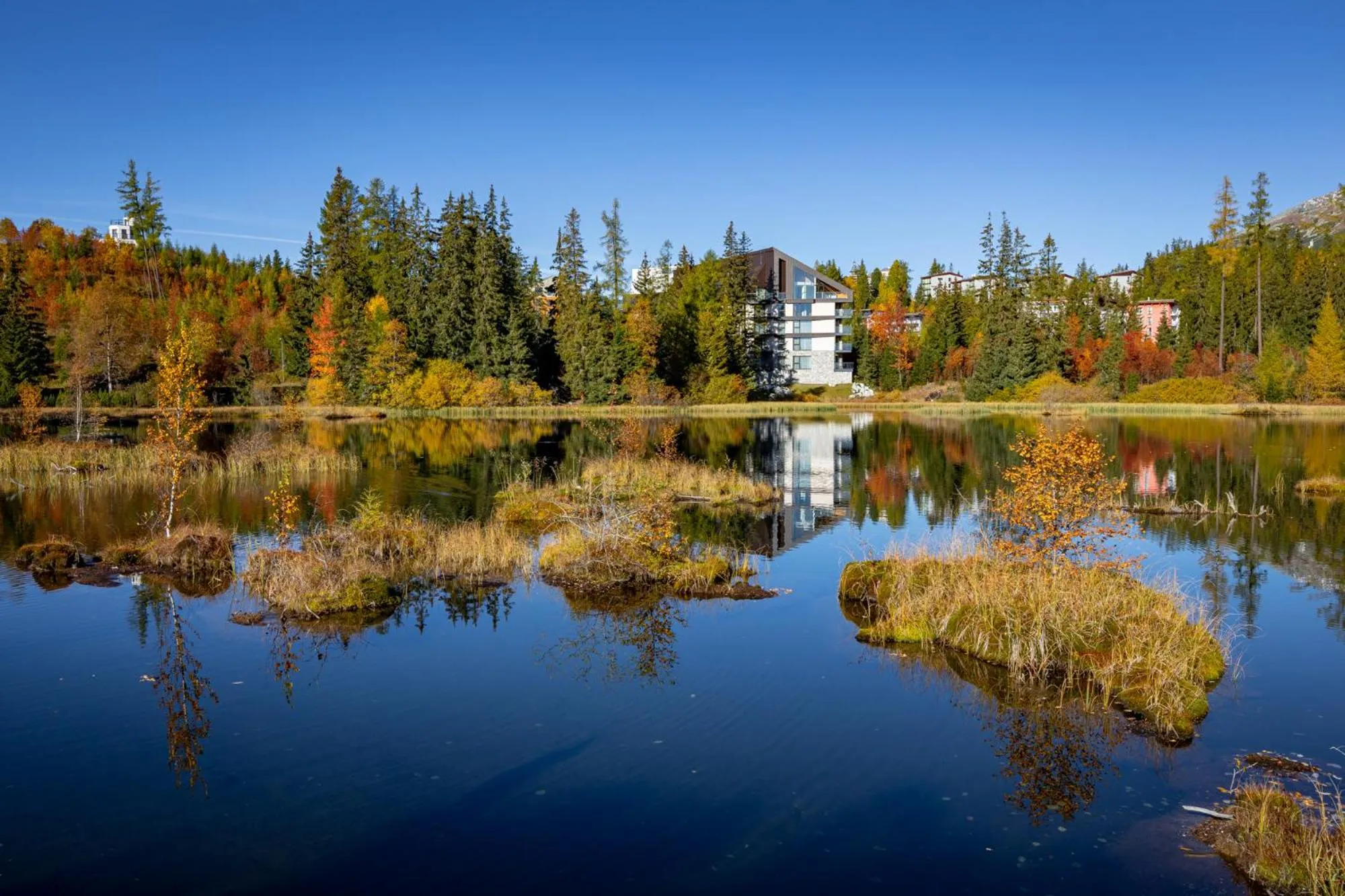 Property building in APLEND Lake Resort