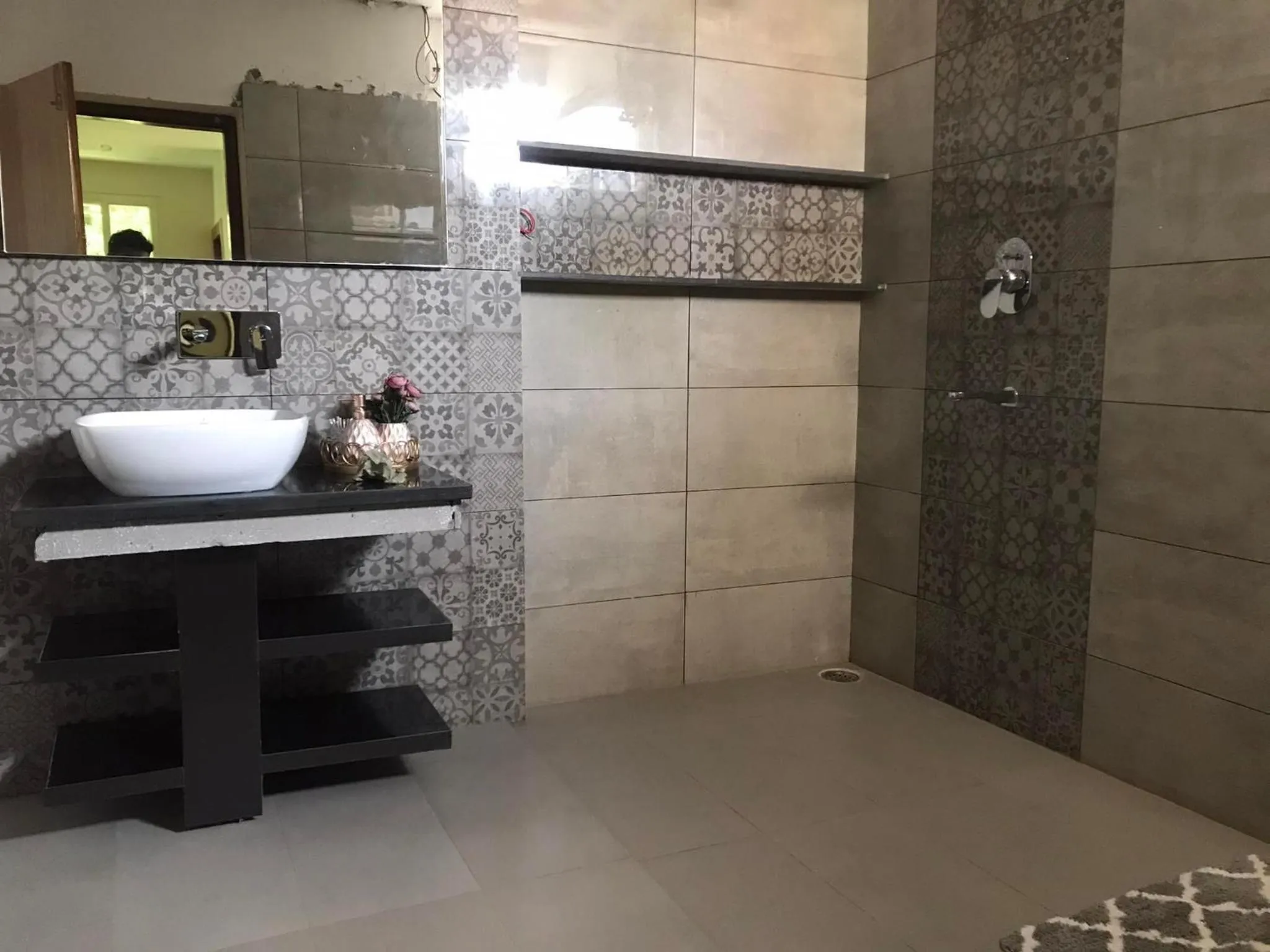 Shower in Mariya Condo hotel