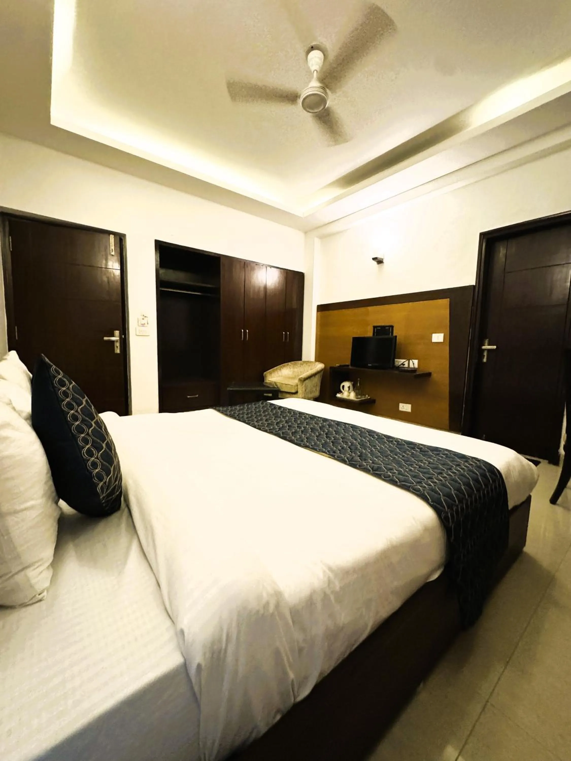 Bed in Tavisha Villa Film City Road Dadri Road