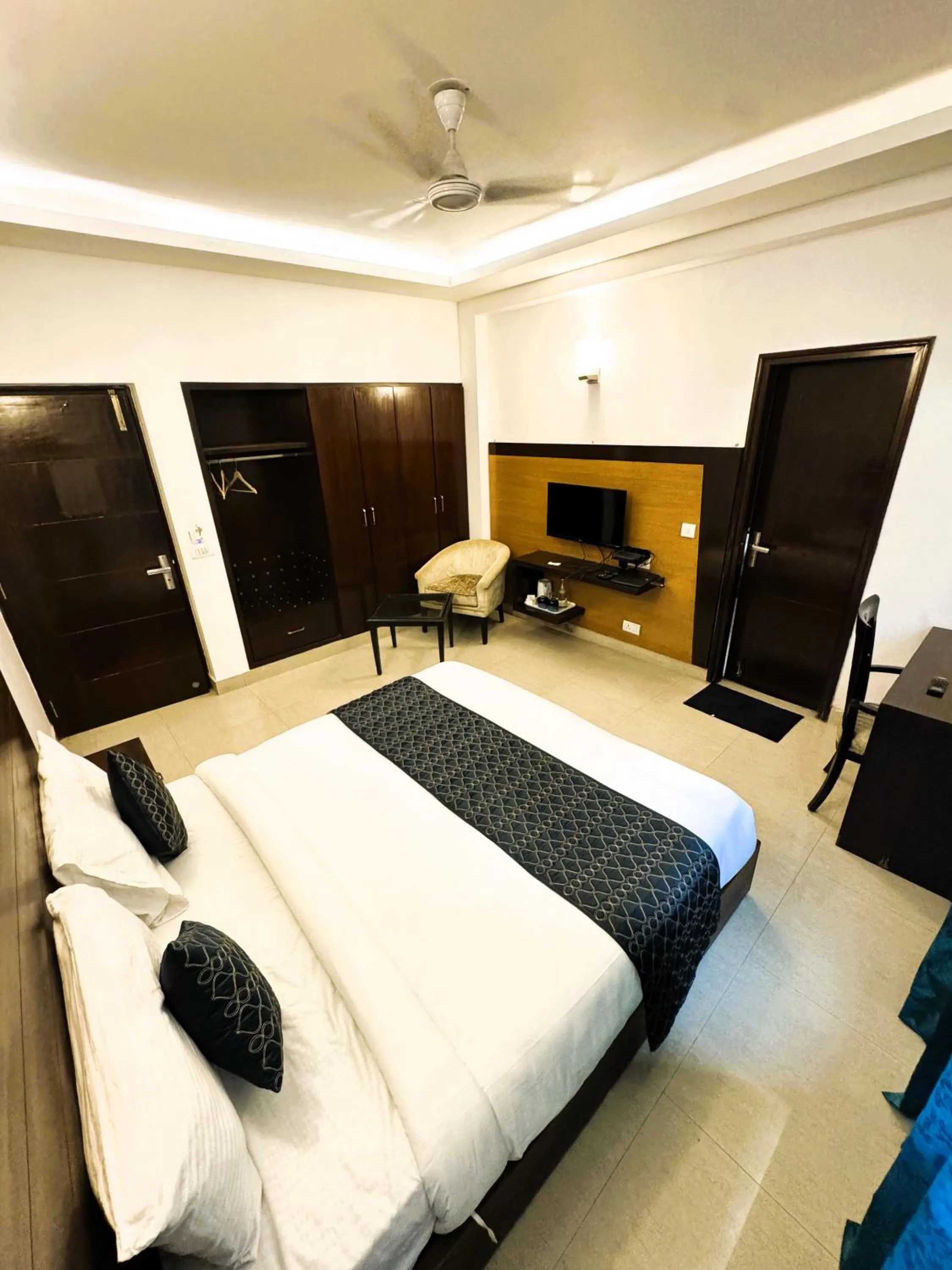 Bed in Tavisha Villa Film City Road Dadri Road