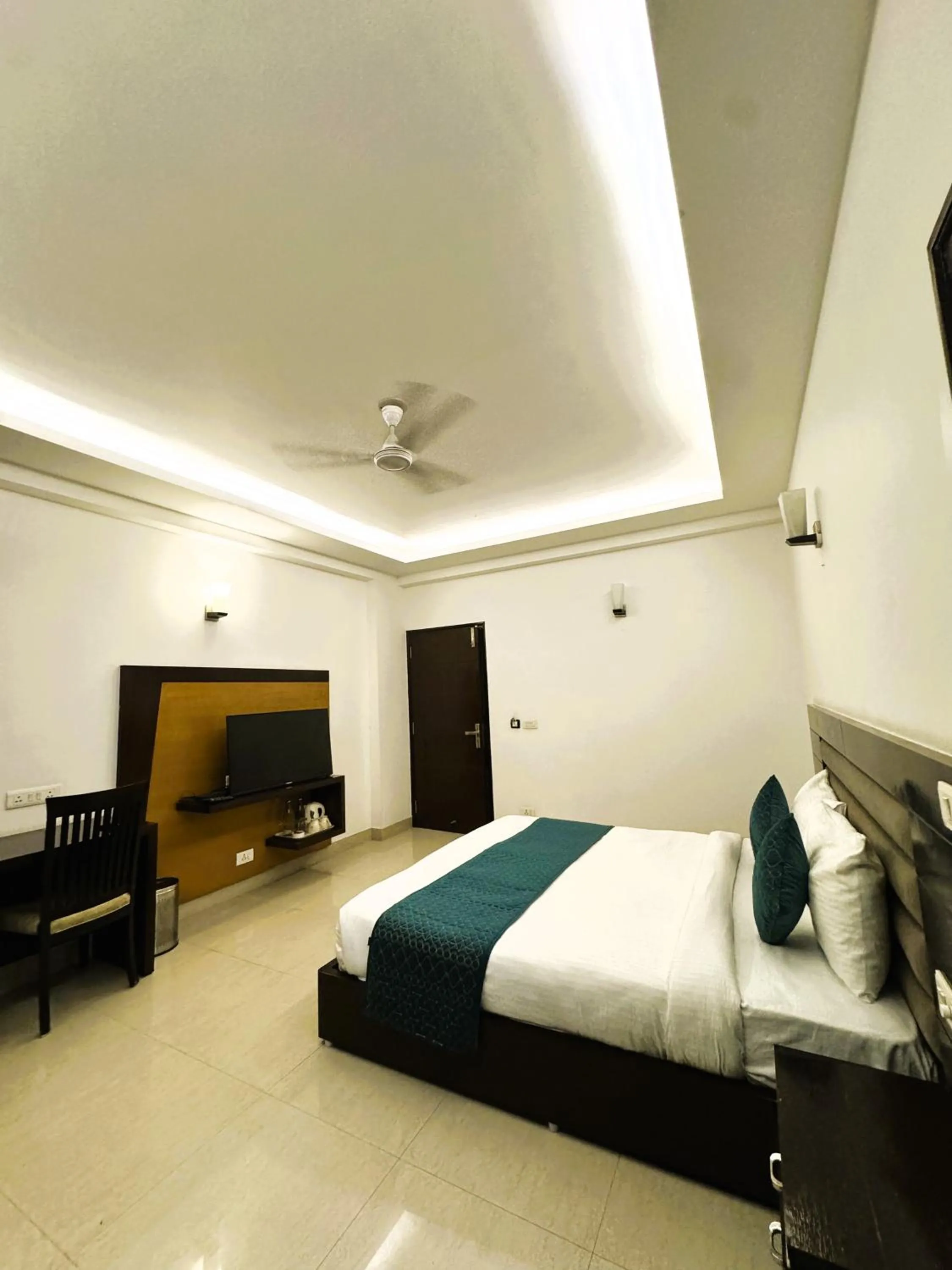Bed in Tavisha Villa Film City Road Dadri Road