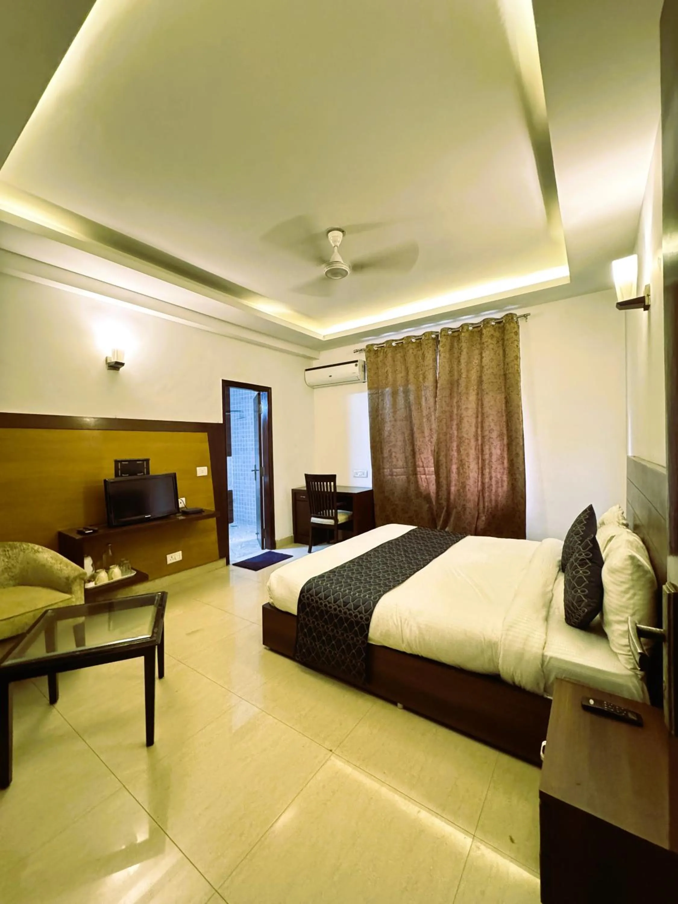 Bed in Tavisha Villa Film City Road Dadri Road