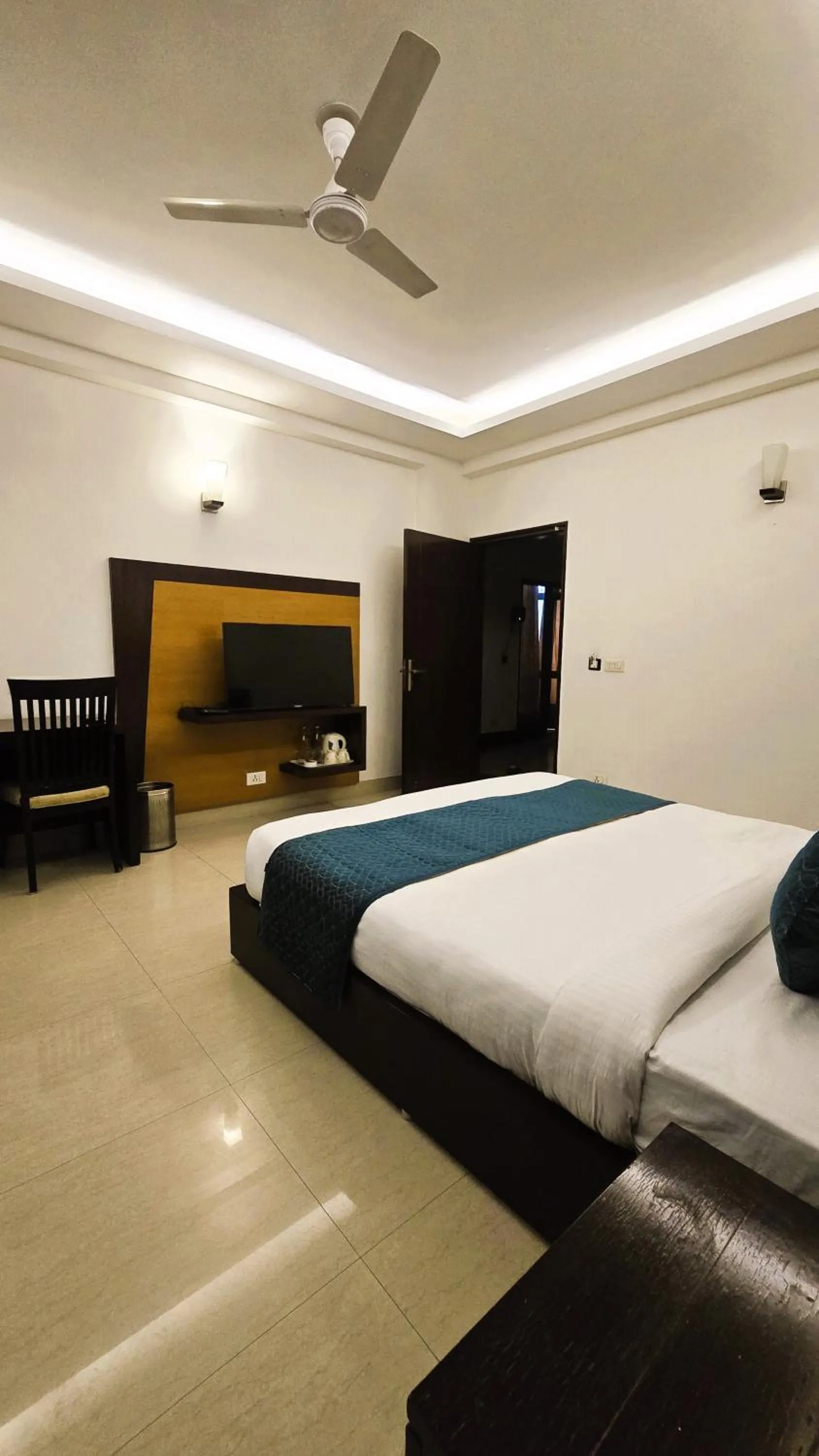 Bed in Tavisha Villa Film City Road Dadri Road