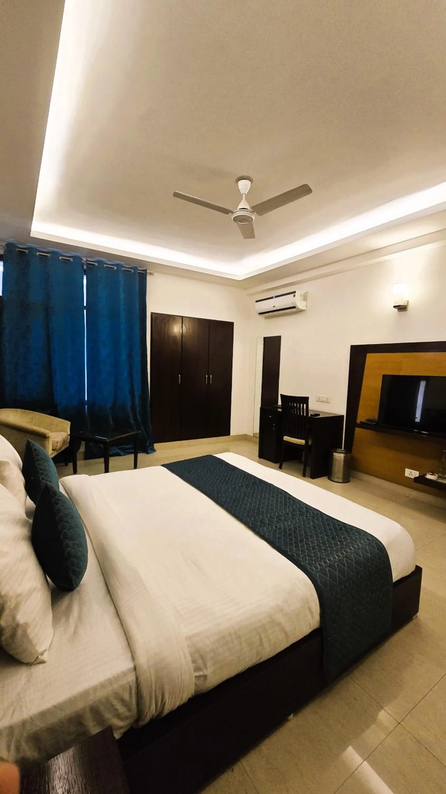 Bed in Tavisha Villa Film City Road Dadri Road