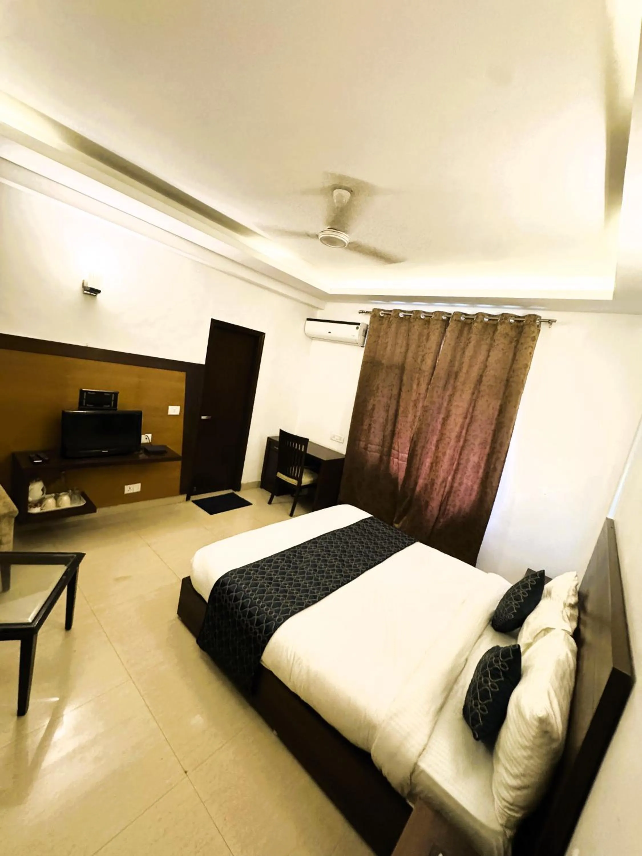 Bed in Tavisha Villa Film City Road Dadri Road