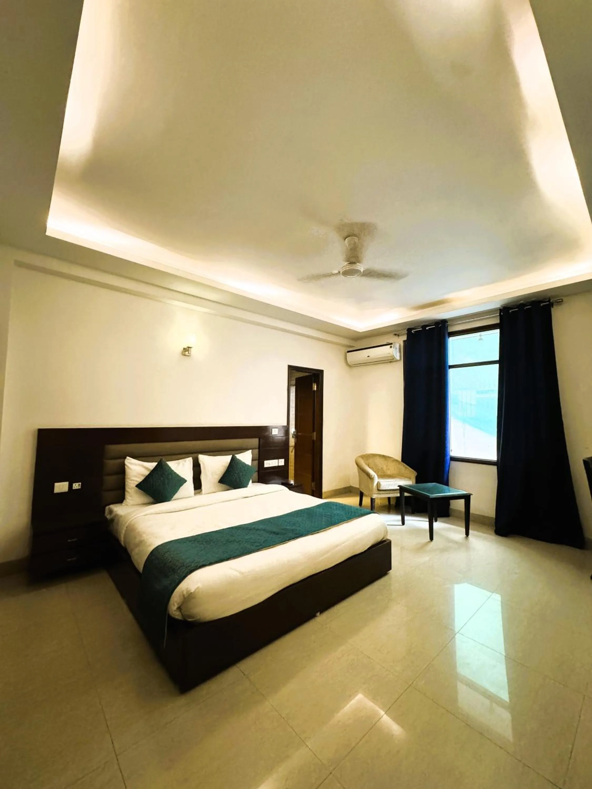 Bed in Tavisha Villa Film City Road Dadri Road